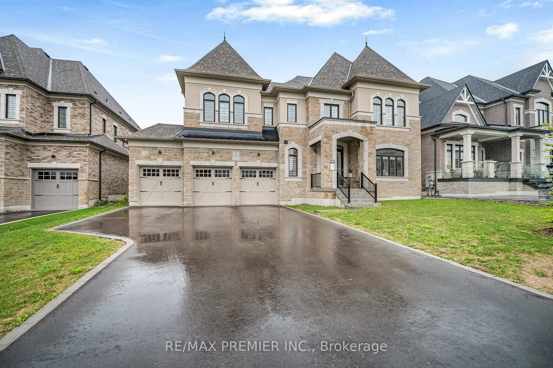 Photo 2 of 30 Enclave Court, Vaughan, Kleinburg — HOMEH