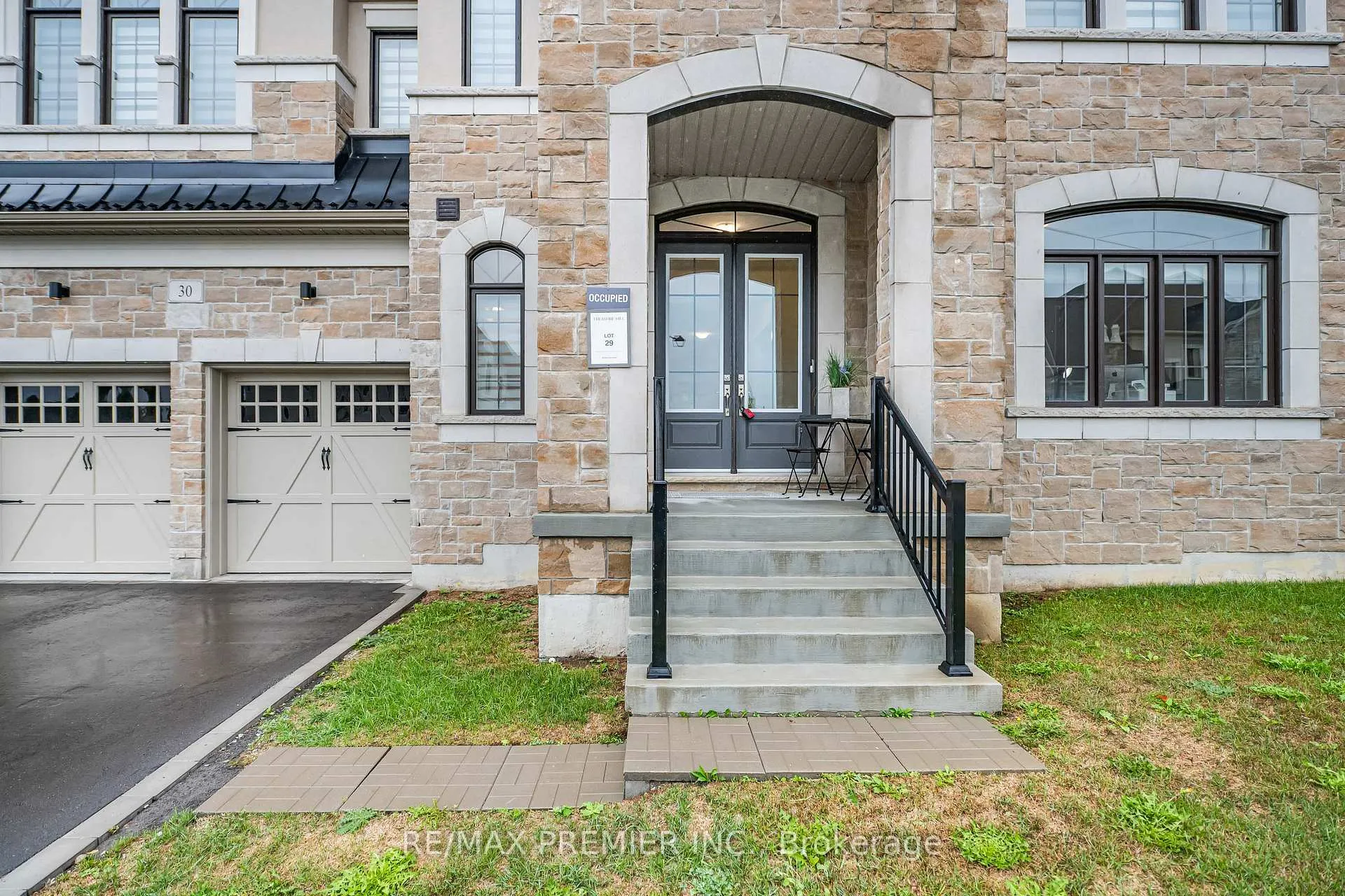 Photo 3 of 30 Enclave Court, Vaughan, Kleinburg — HOMEH