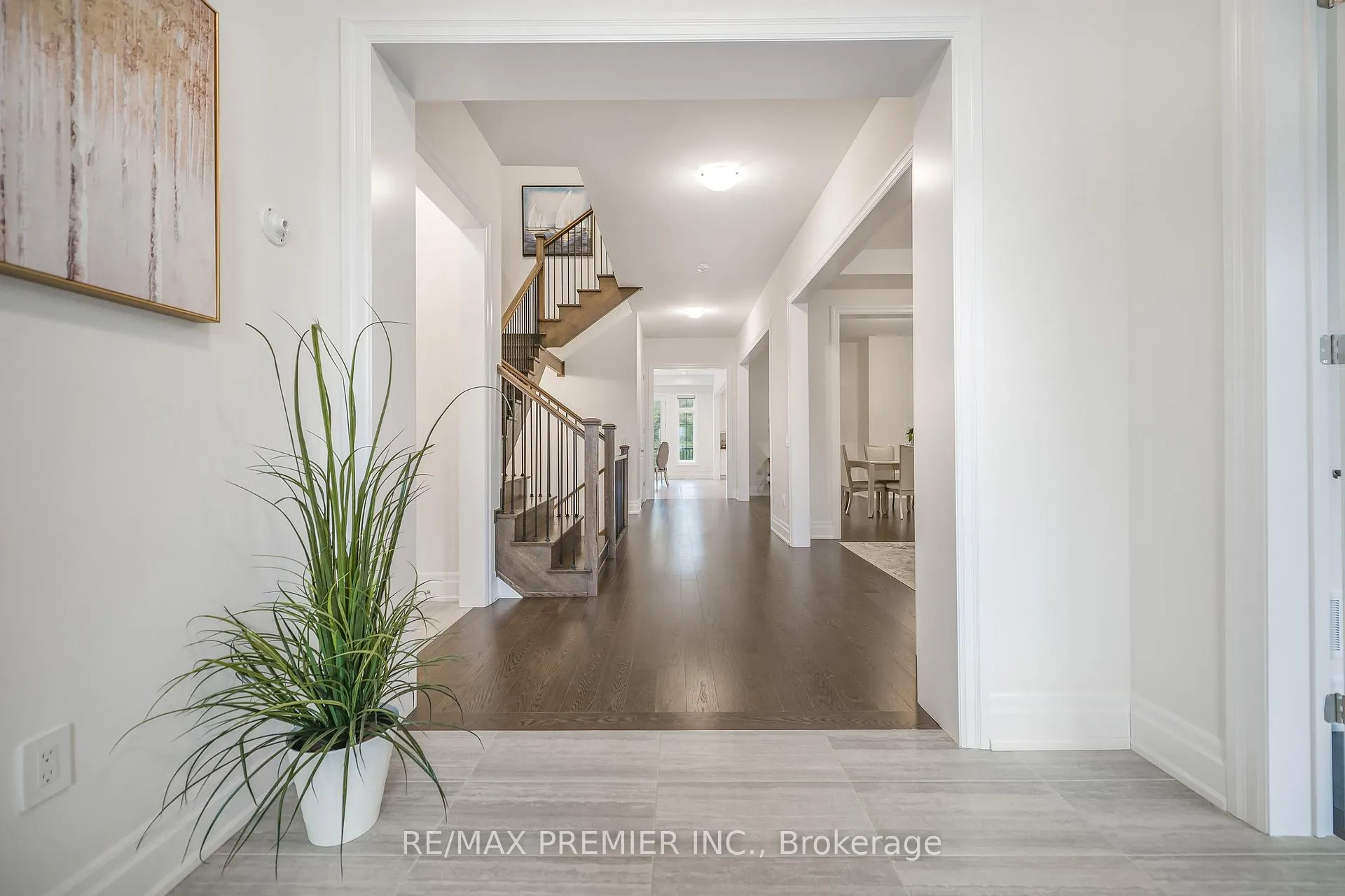 Photo 4 of 30 Enclave Court, Vaughan, Kleinburg — HOMEH