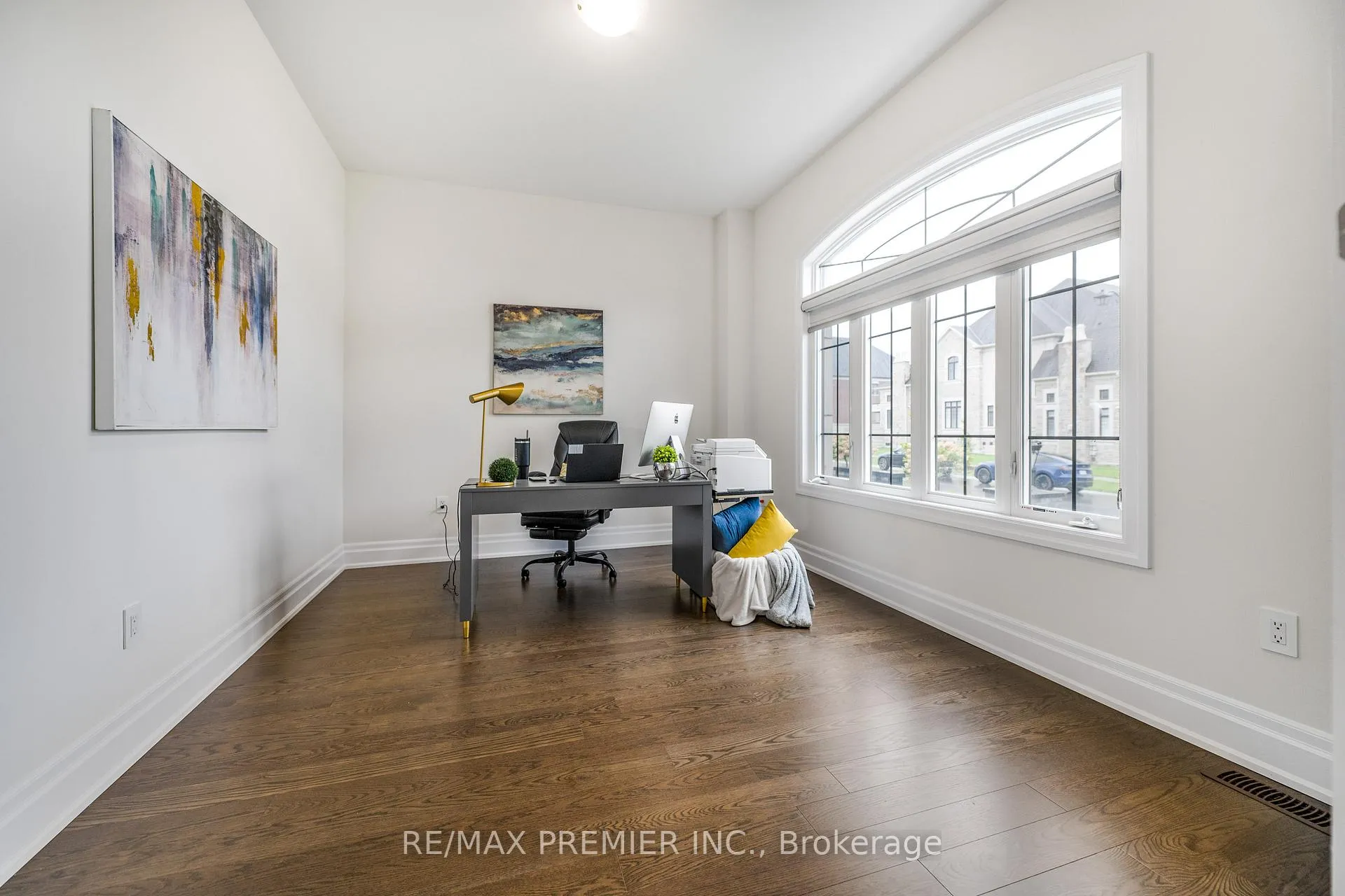 Photo 6 of 30 Enclave Court, Vaughan, Kleinburg — HOMEH