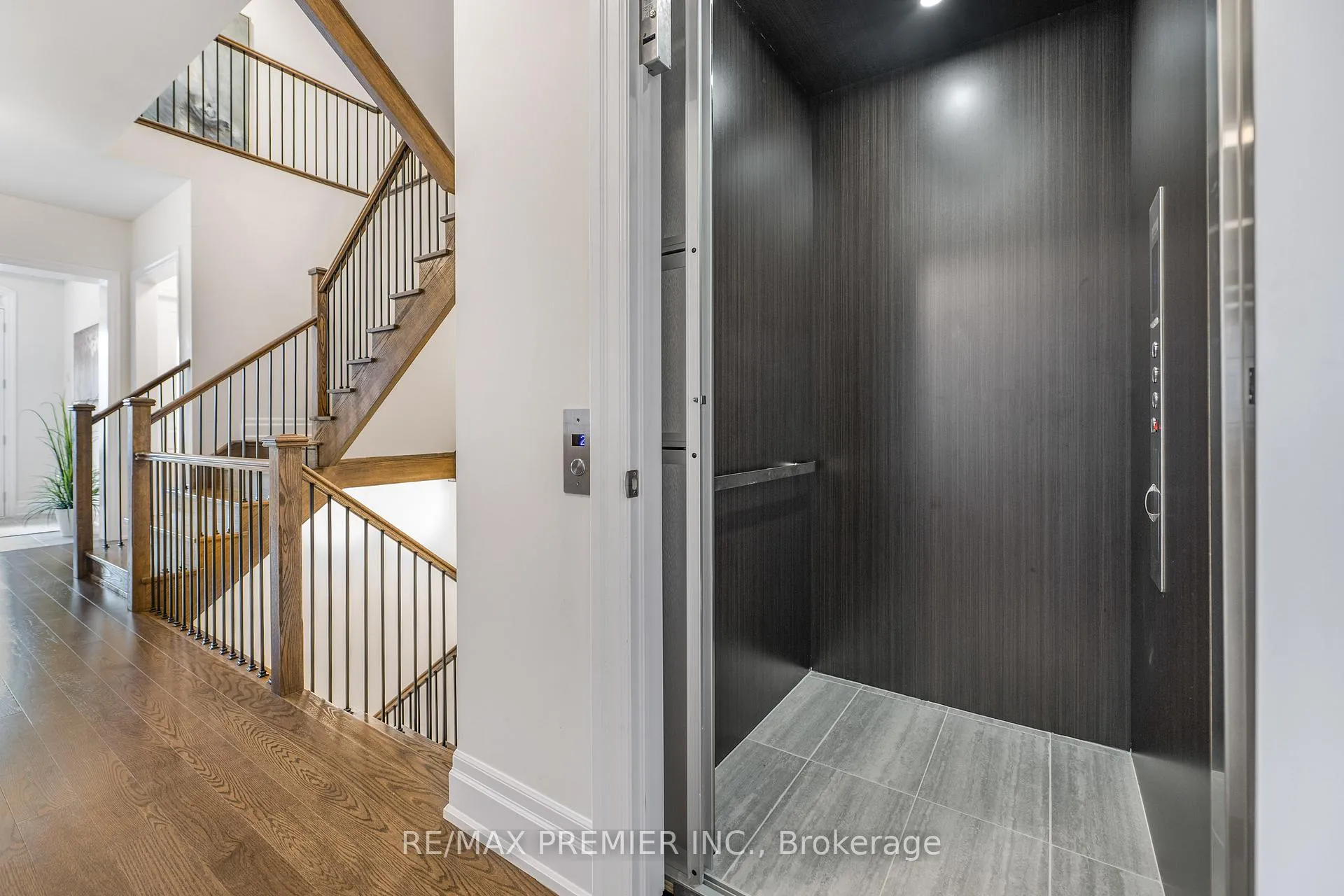 Photo 8 of 30 Enclave Court, Vaughan, Kleinburg — HOMEH