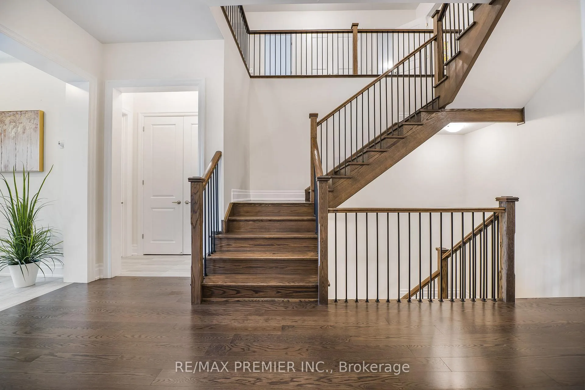 Photo 12 of 30 Enclave Court, Vaughan, Kleinburg — HOMEH