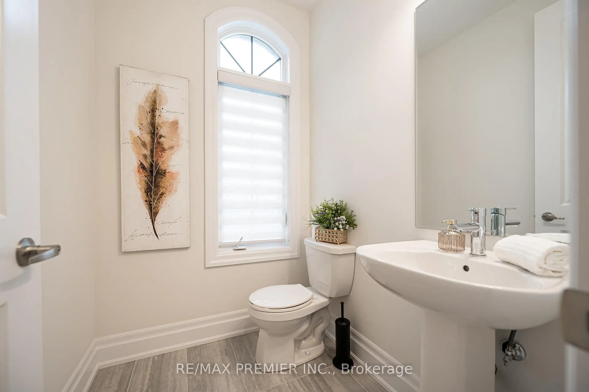 Photo 7 of 30 Enclave Court, Vaughan, Kleinburg — HOMEH