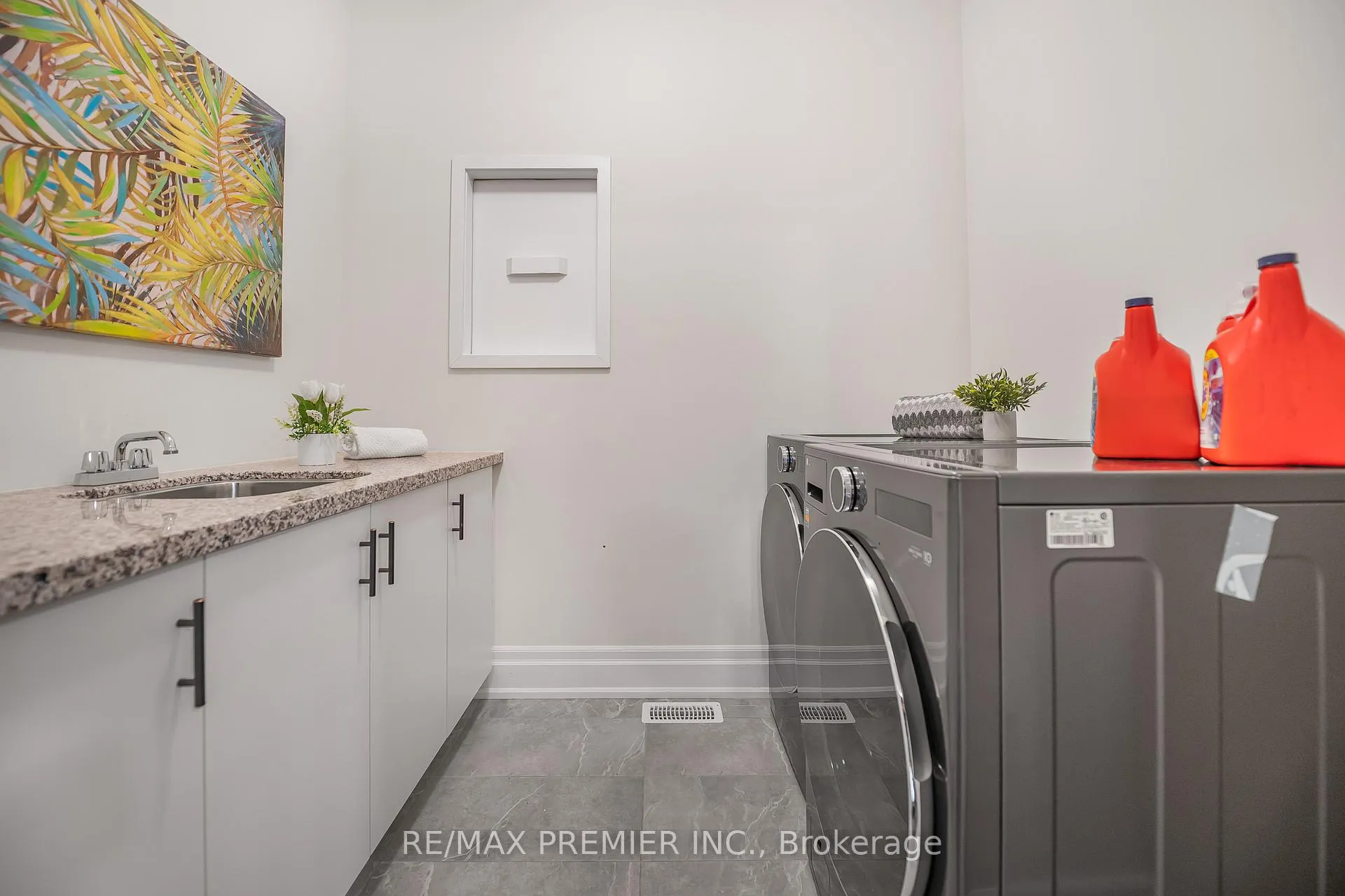 Photo 42 of 30 Enclave Court, Vaughan, Kleinburg — HOMEH