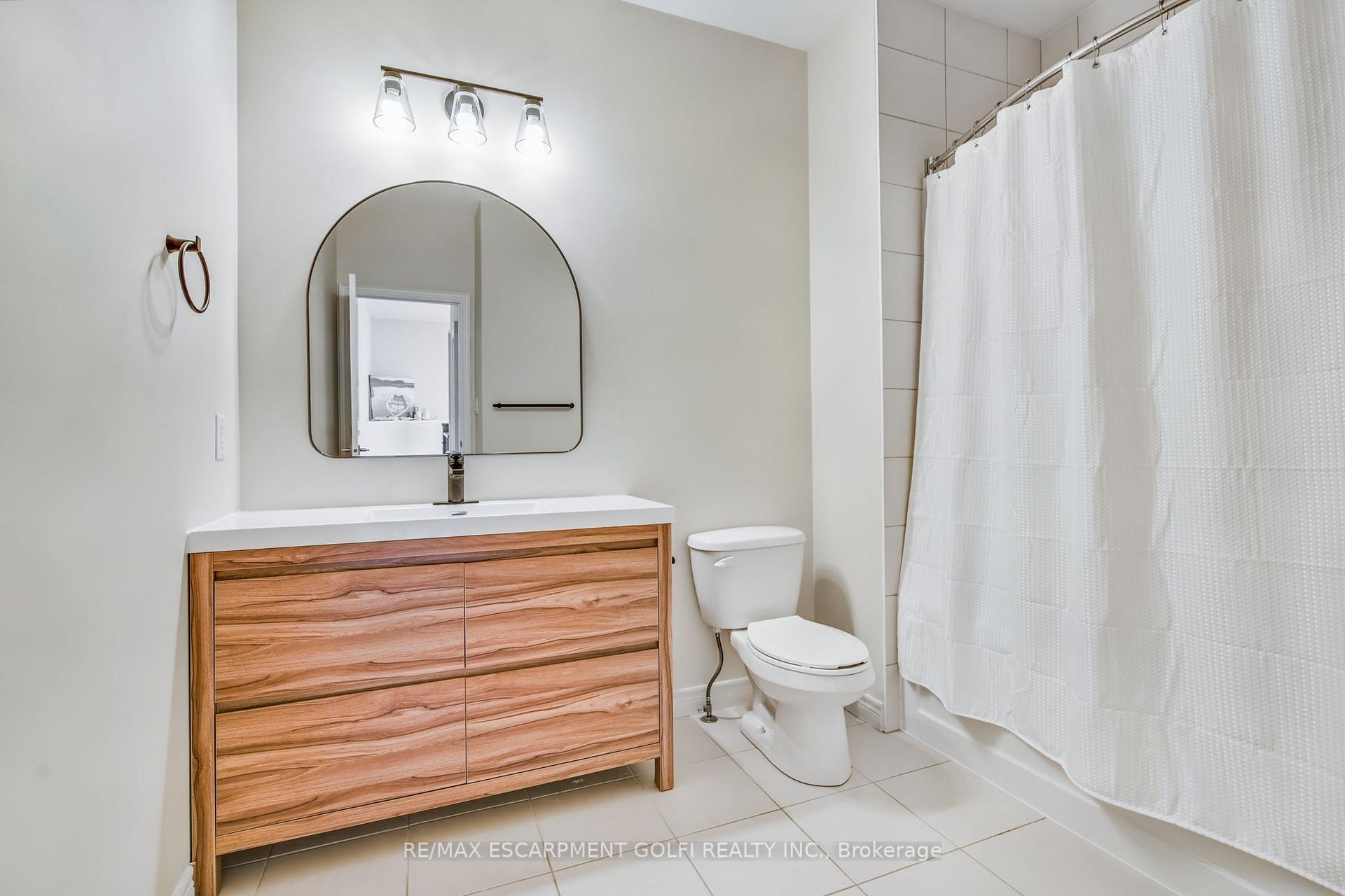Photo 38 of 168 Bookjans Drive, Hamilton, Meadowlands — HOMEH