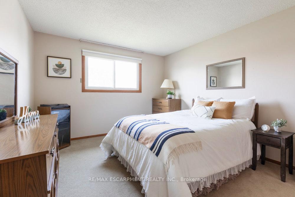 Photo 14 of 87 Strawberry Drive, Hamilton, Riverdale — HOMEH