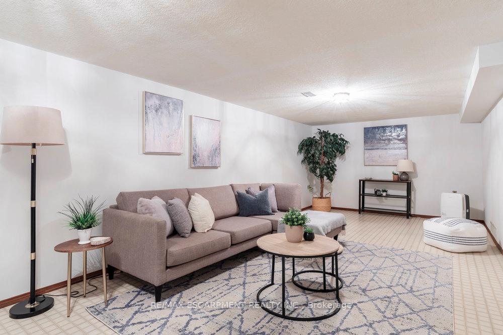Photo 18 of 87 Strawberry Drive, Hamilton, Riverdale — HOMEH