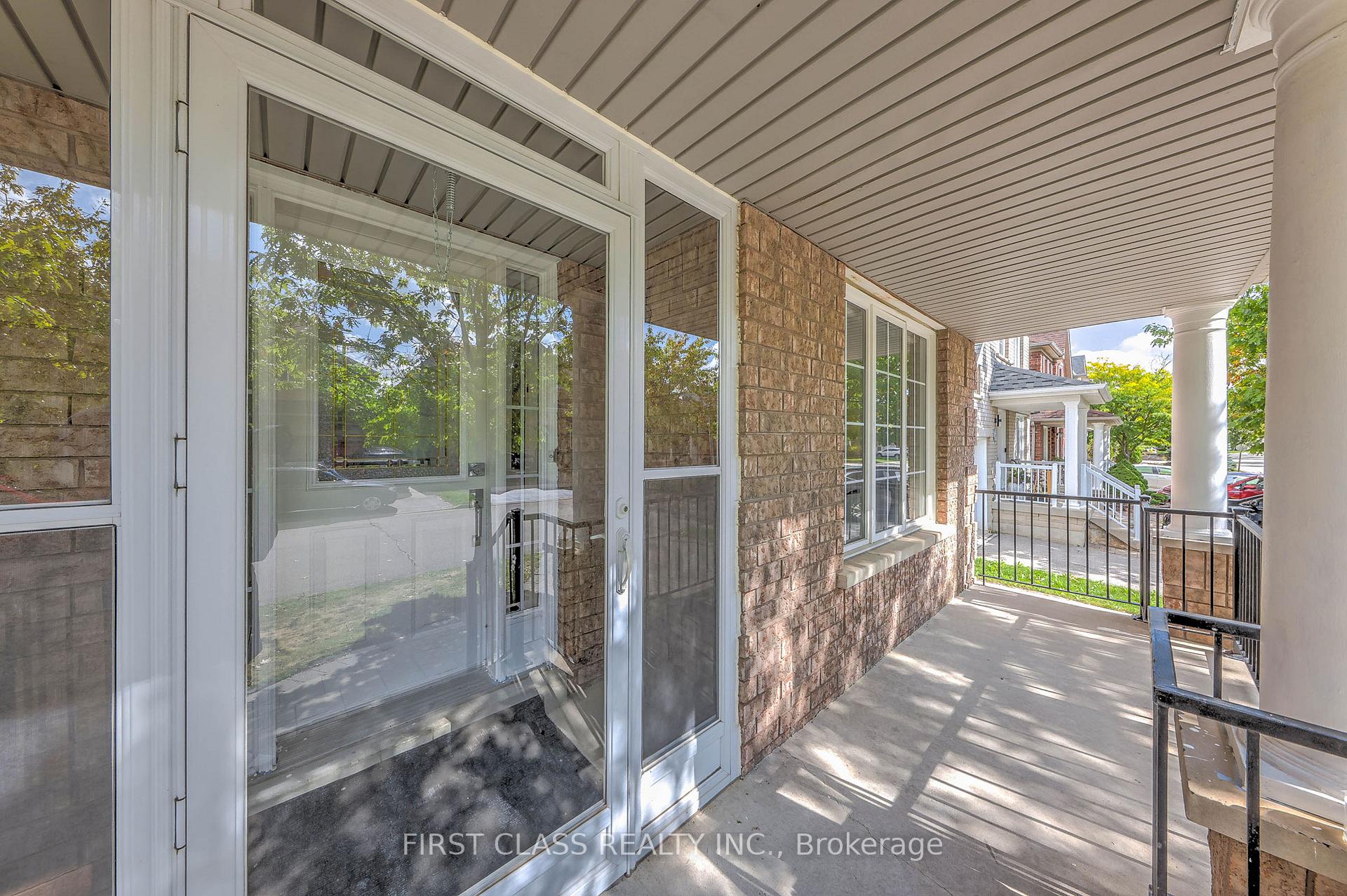 Photo 2 of 47 Lauraview Crescent, Markham, Berczy — HOMEH