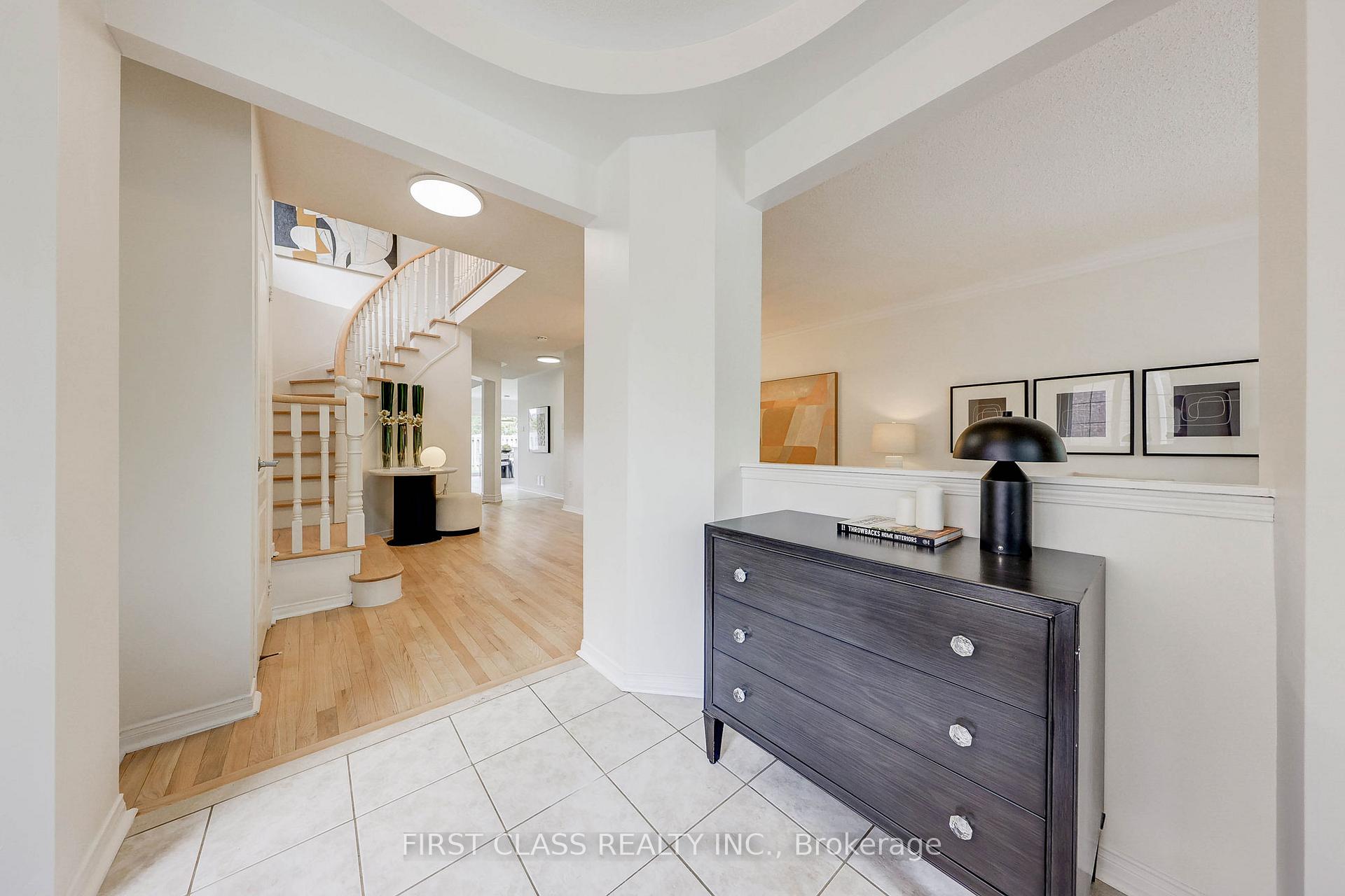 Photo 3 of 47 Lauraview Crescent, Markham, Berczy — HOMEH