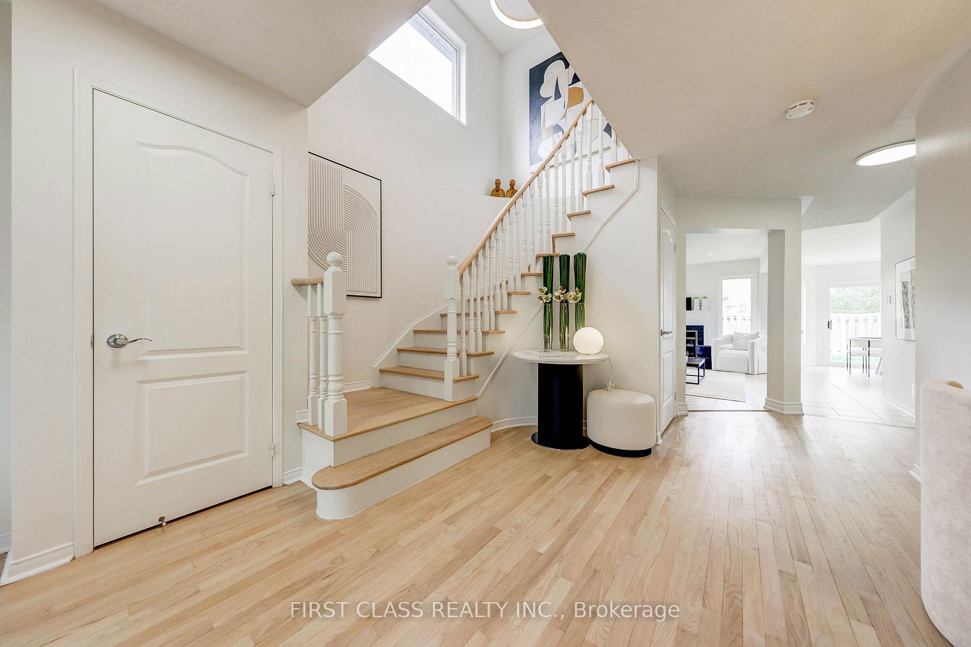 Photo 4 of 47 Lauraview Crescent, Markham, Berczy — HOMEH
