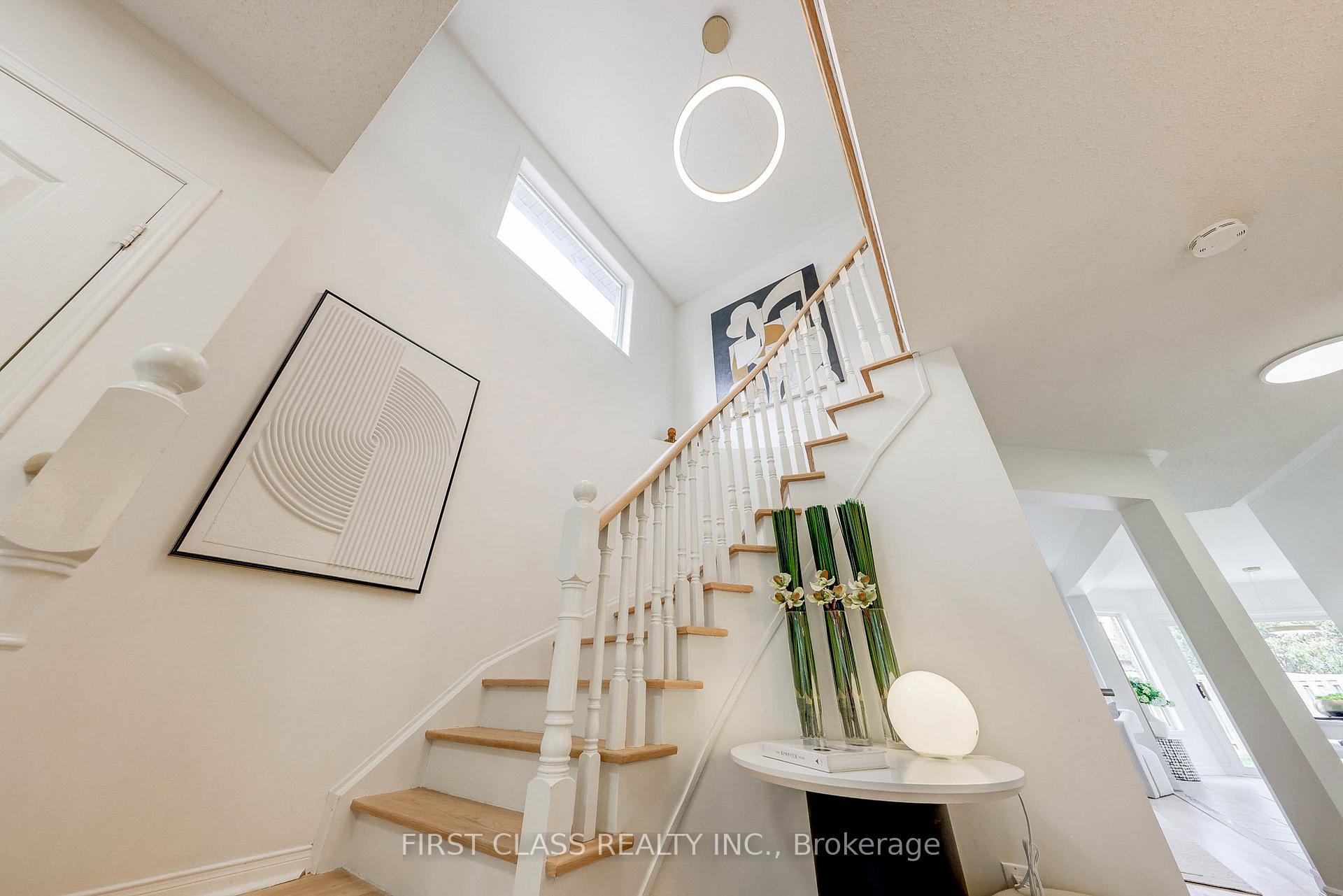 Photo 5 of 47 Lauraview Crescent, Markham, Berczy — HOMEH