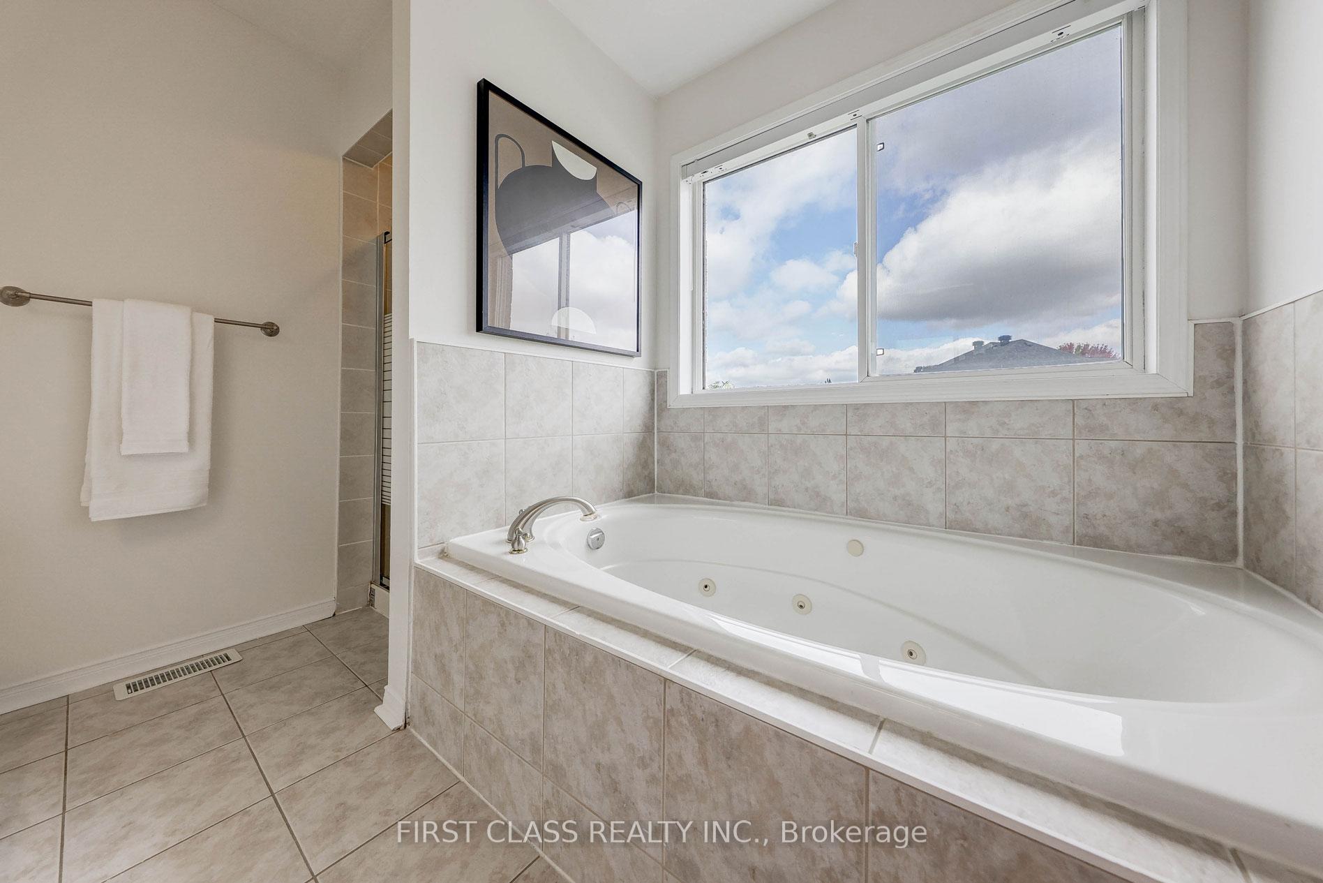 Photo 20 of 47 Lauraview Crescent, Markham, Berczy — HOMEH