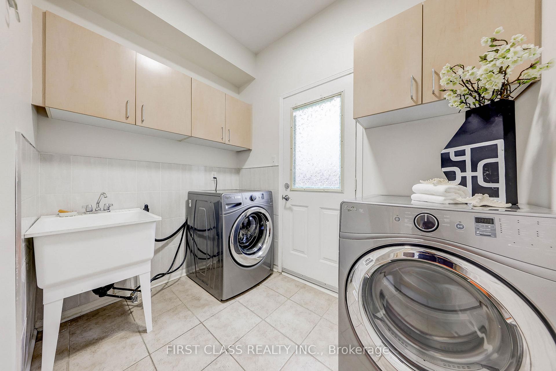 Photo 28 of 47 Lauraview Crescent, Markham, Berczy — HOMEH