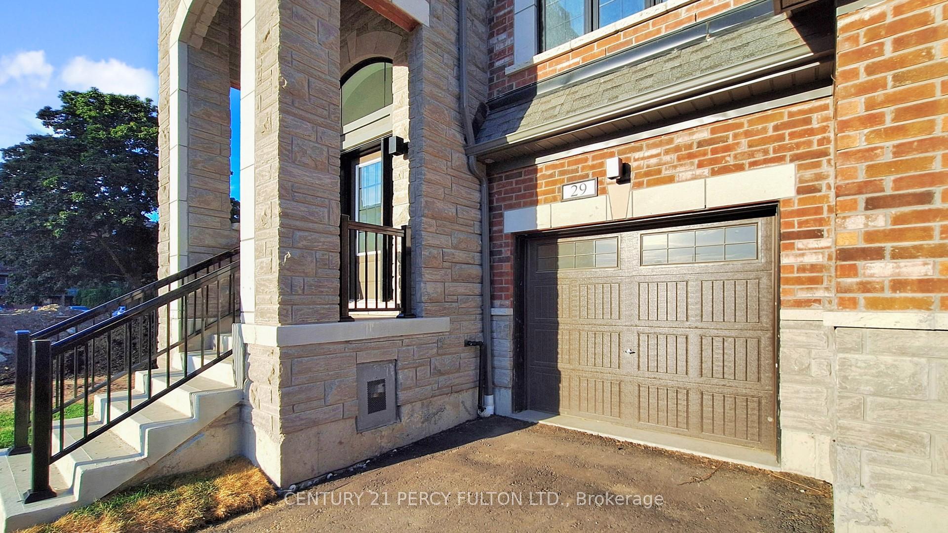Photo 4 of 29 Calloway Way, Whitby, Downtown Whitby — HOMEH