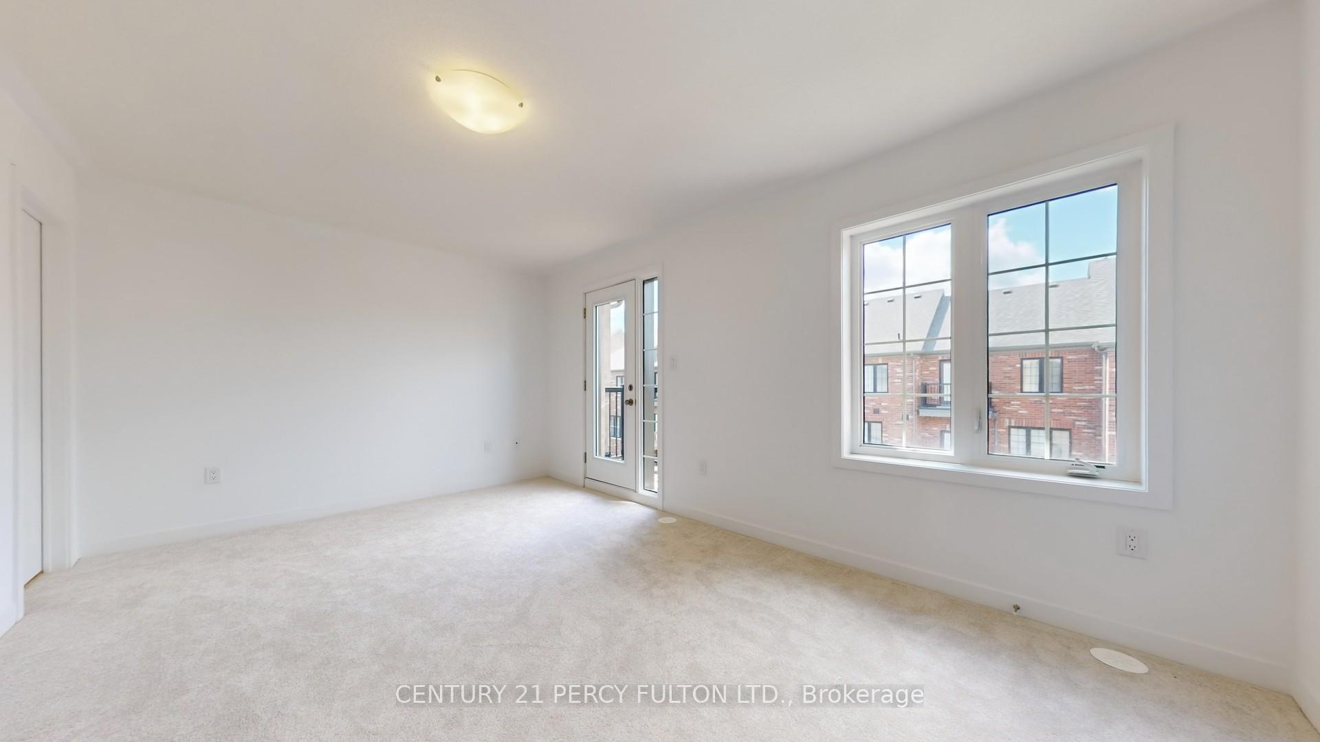 Photo 9 of 29 Calloway Way, Whitby, Downtown Whitby — HOMEH