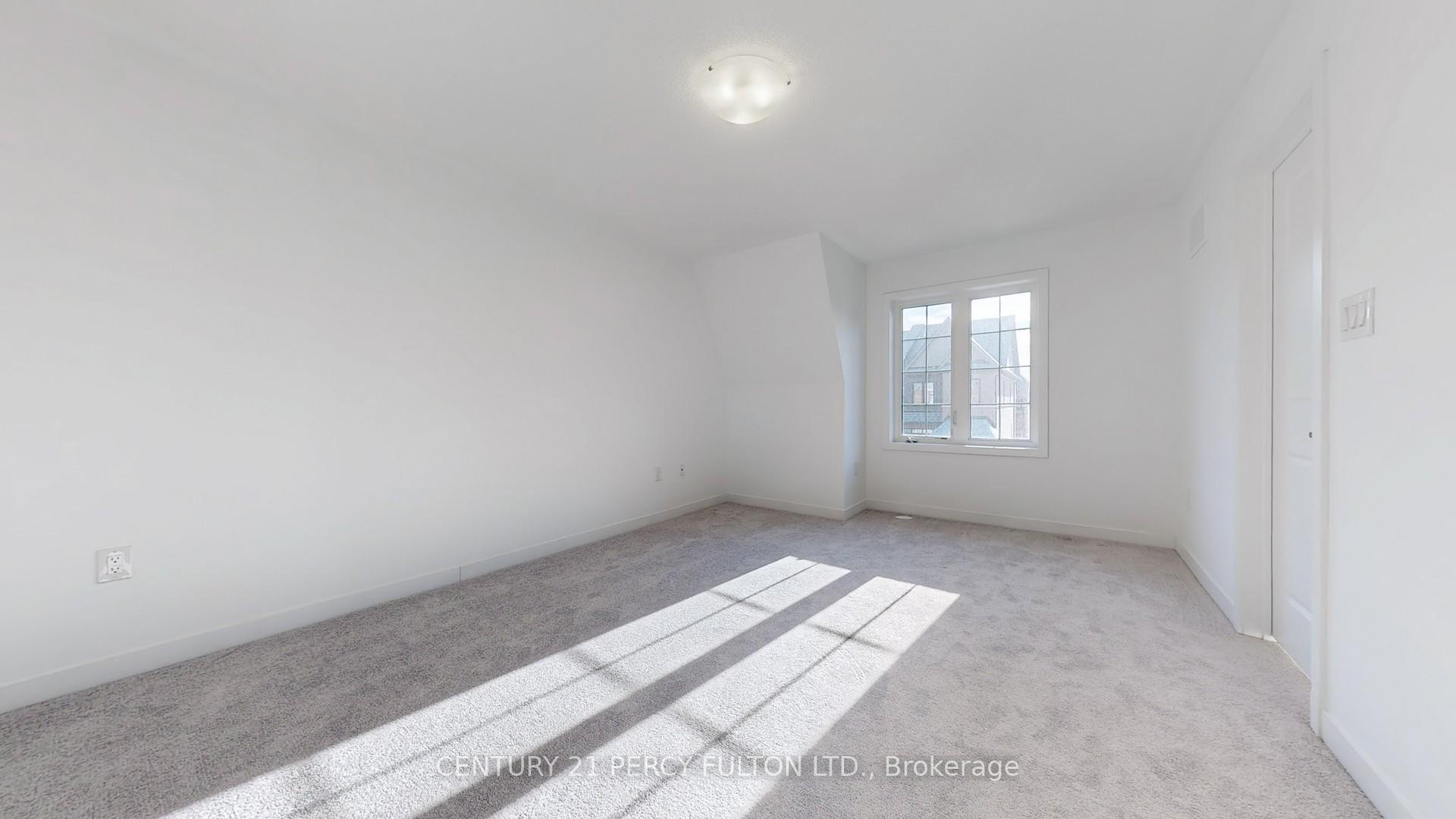 Photo 12 of 29 Calloway Way, Whitby, Downtown Whitby — HOMEH
