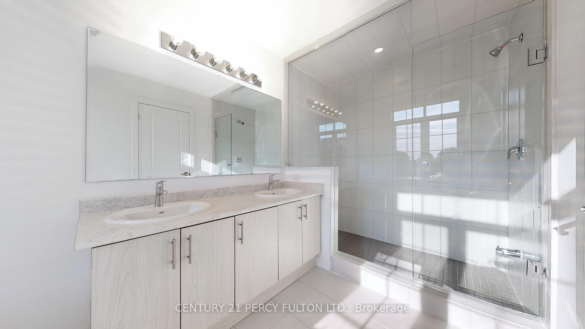 Photo 15 of 29 Calloway Way, Whitby, Downtown Whitby — HOMEH
