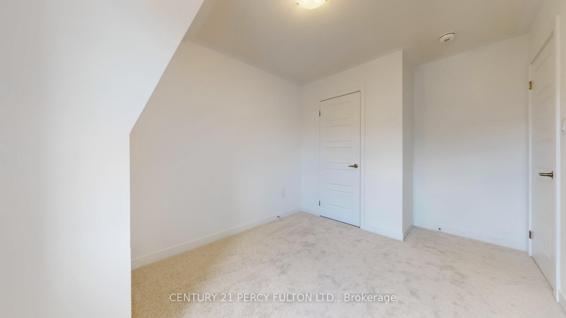 Photo 16 of 29 Calloway Way, Whitby, Downtown Whitby — HOMEH