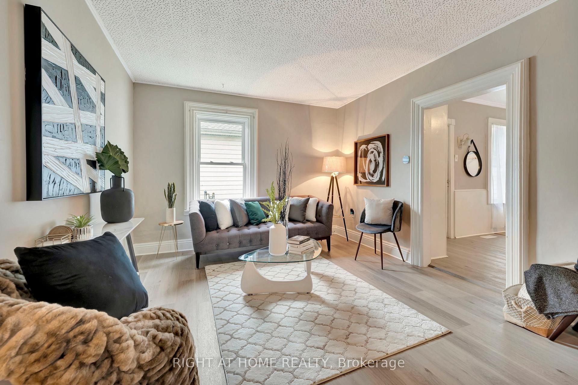 Photo 4 of 462 Upper Wellington Street, Hamilton, Centremount — HOMEH