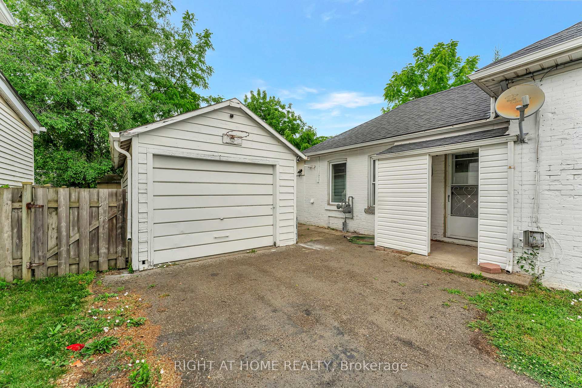 Photo 19 of 462 Upper Wellington Street, Hamilton, Centremount — HOMEH
