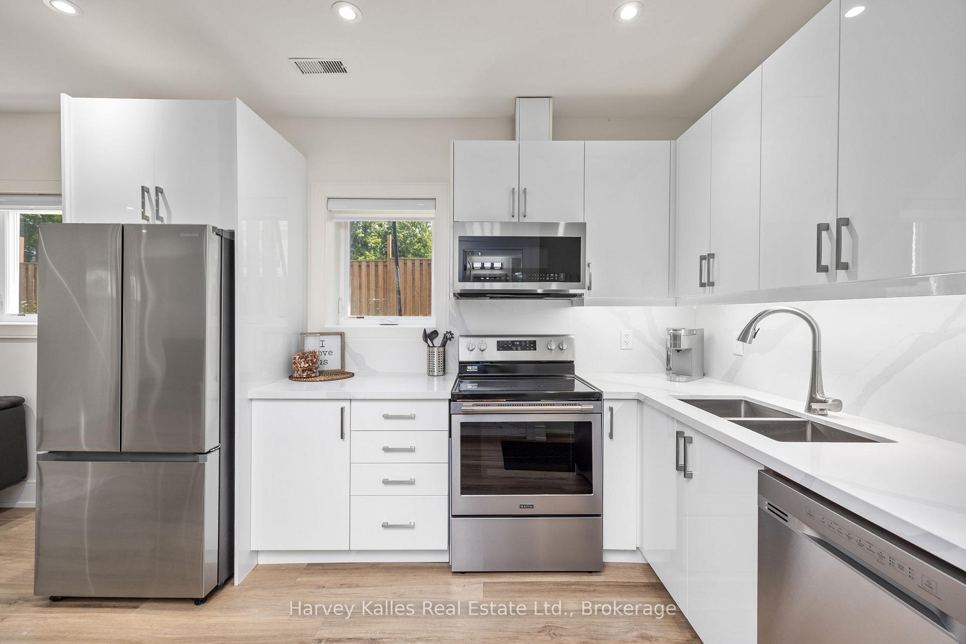 Photo 6 of Unit Unit C, 297 Seventh Street, Collingwood — HOMEH
