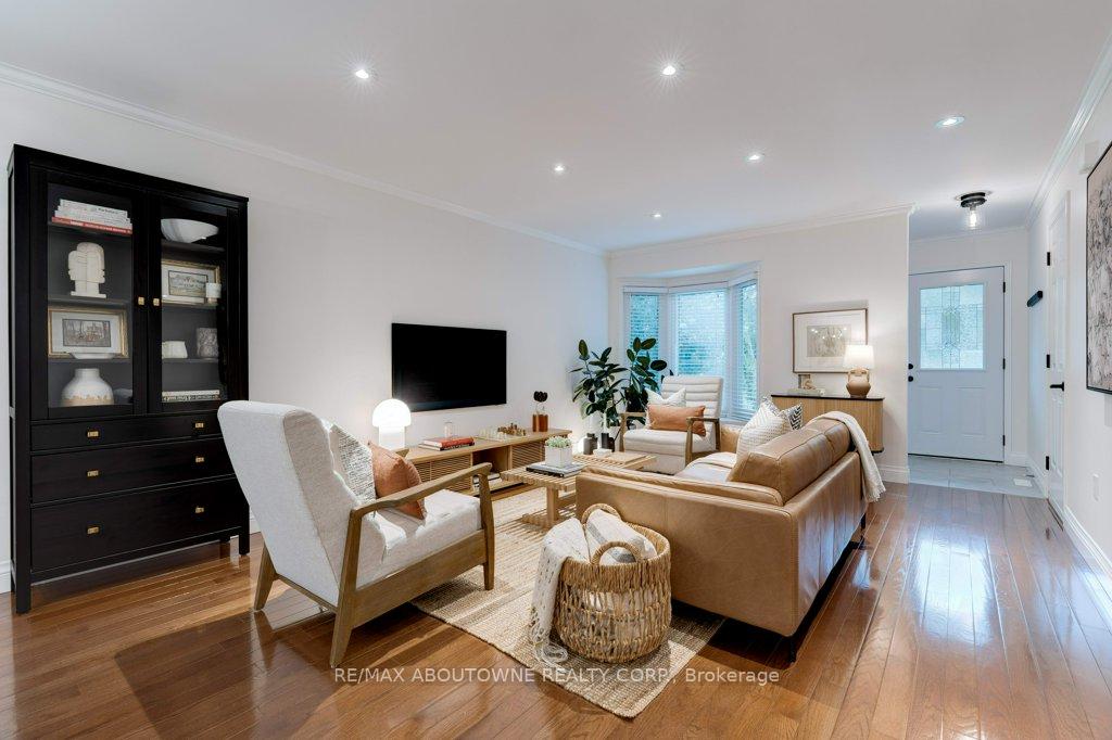 Photo 4 of 814 Miriam Crescent, Burlington, Brant — HOMEH