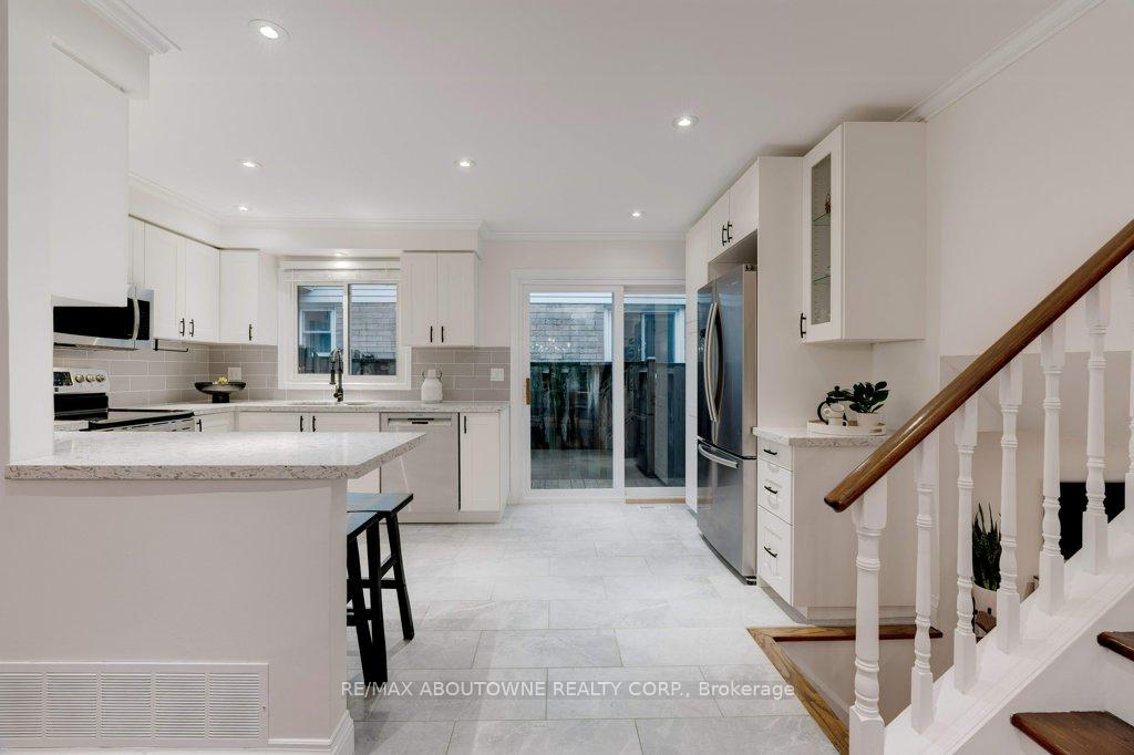 Photo 9 of 814 Miriam Crescent, Burlington, Brant — HOMEH