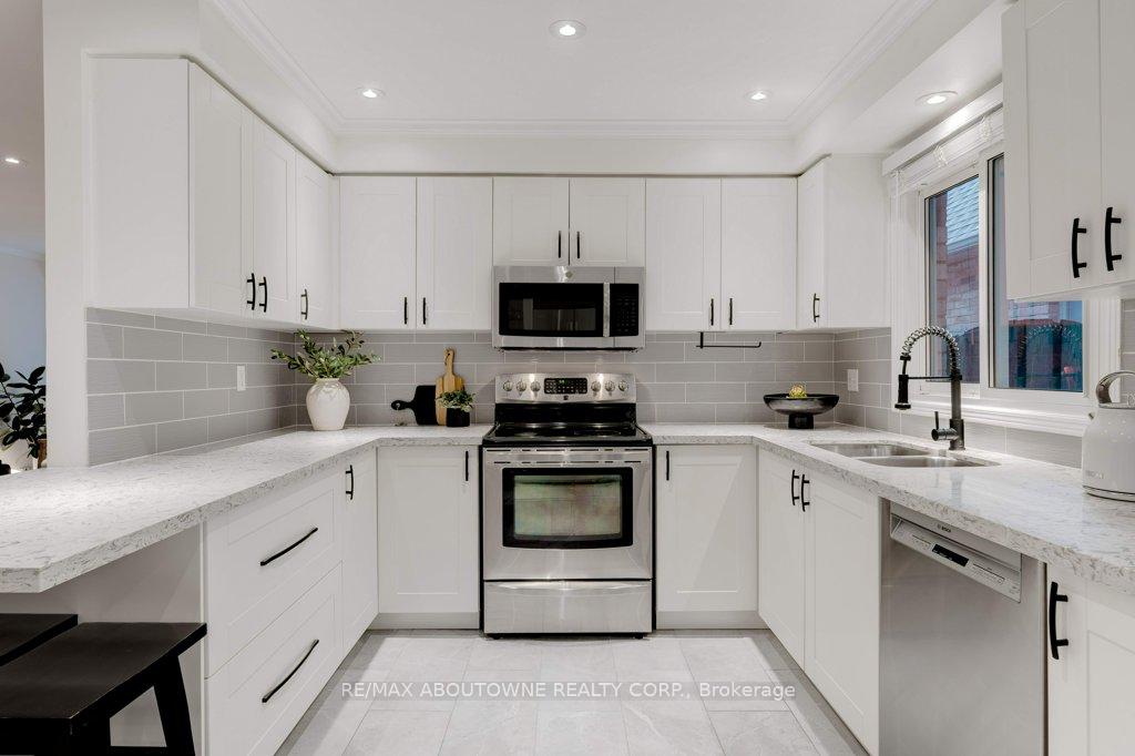 Photo 11 of 814 Miriam Crescent, Burlington, Brant — HOMEH