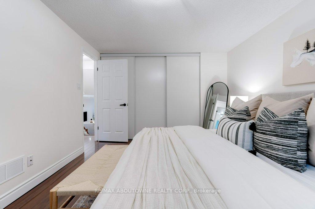 Photo 14 of 814 Miriam Crescent, Burlington, Brant — HOMEH