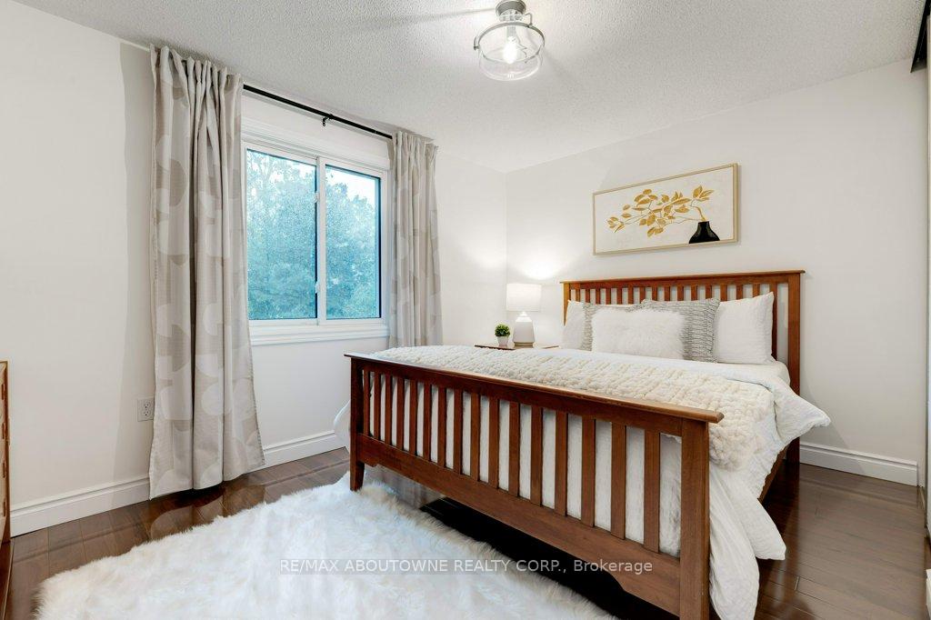 Photo 15 of 814 Miriam Crescent, Burlington, Brant — HOMEH