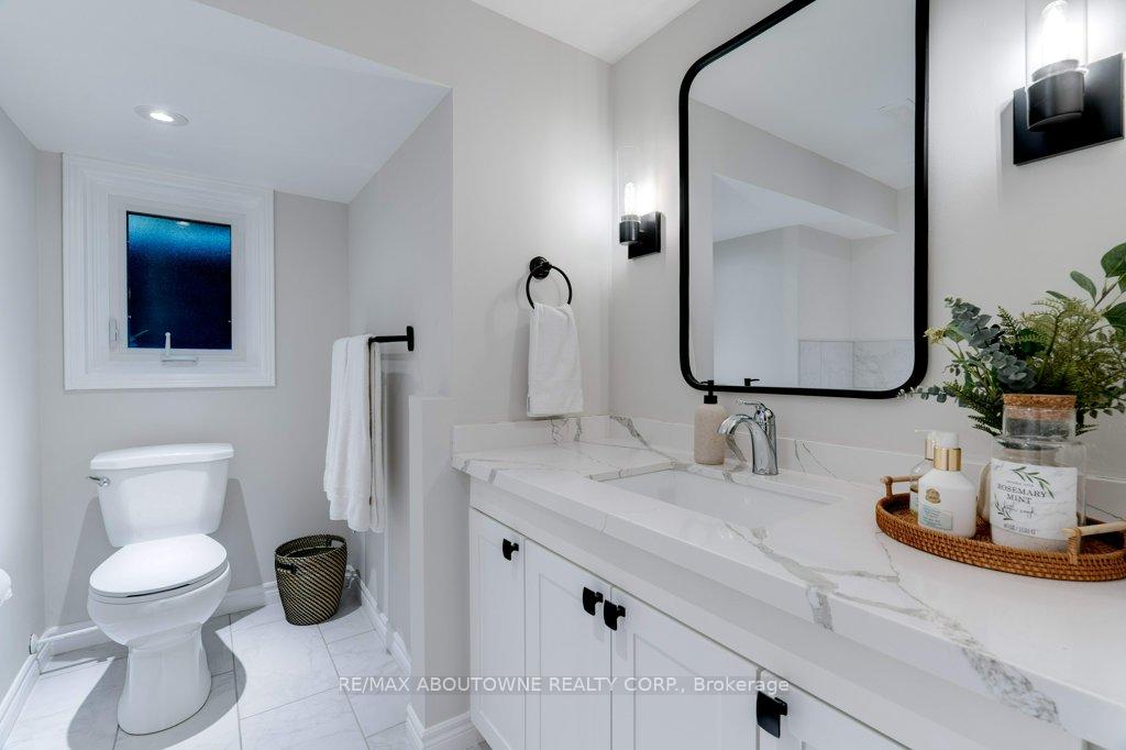 Photo 21 of 814 Miriam Crescent, Burlington, Brant — HOMEH