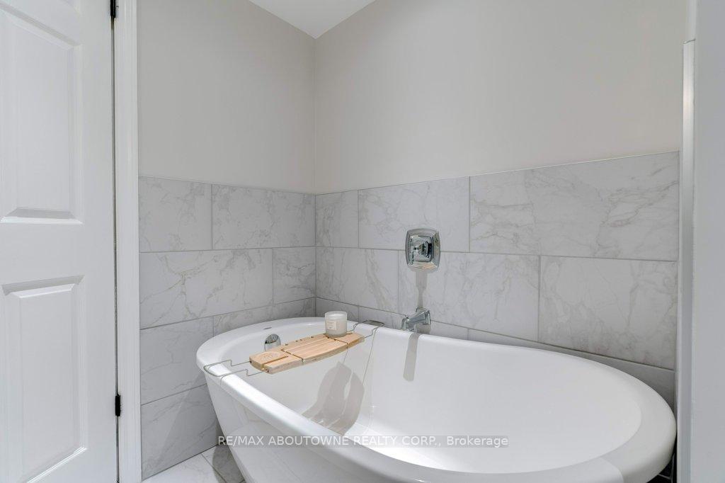 Photo 24 of 814 Miriam Crescent, Burlington, Brant — HOMEH