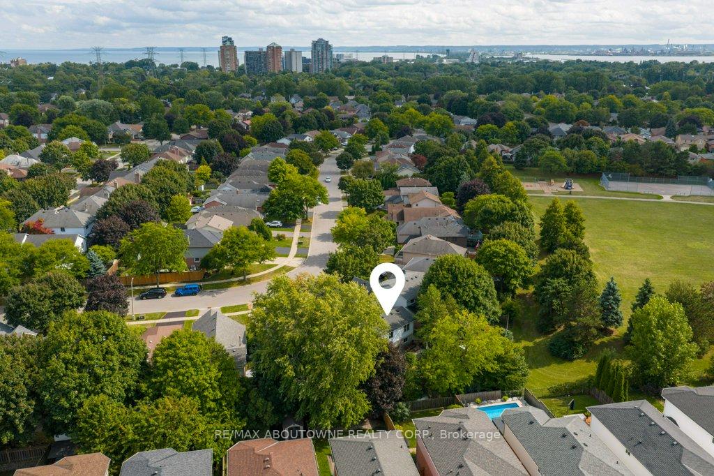 Photo 35 of 814 Miriam Crescent, Burlington, Brant — HOMEH