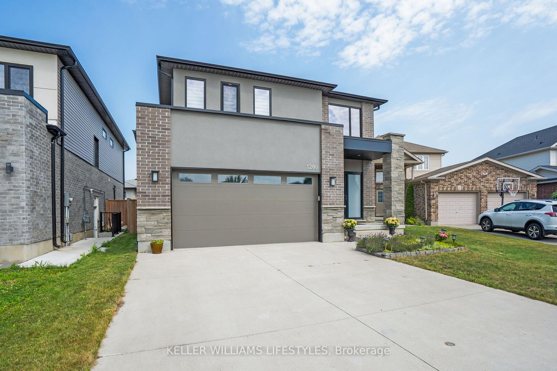 Photo 2 of 1200 Silverfox Drive, London, North S — HOMEH
