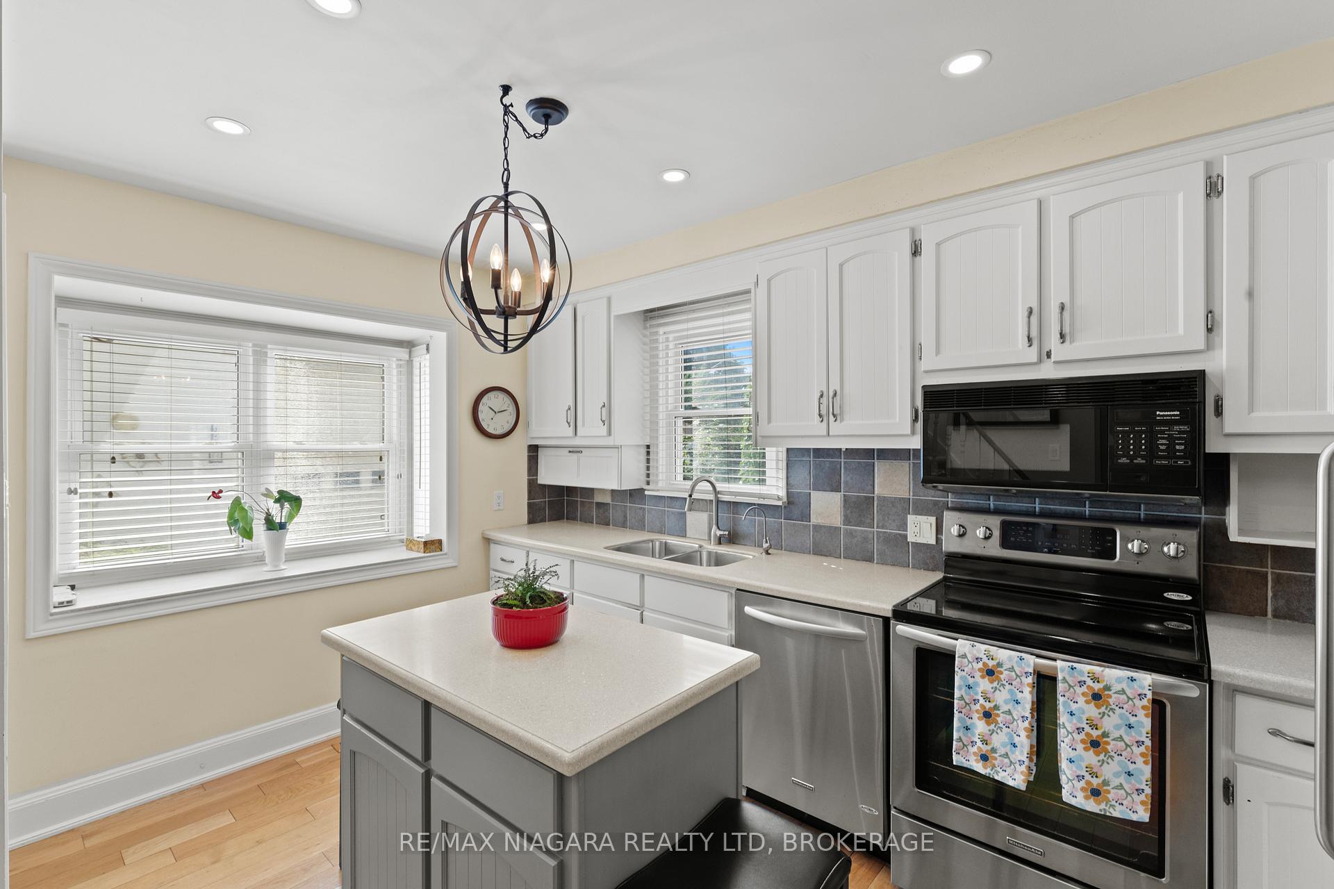 Photo 11 of 472 Geneva Street, St. Catharines, Vine/Linwell — HOMEH