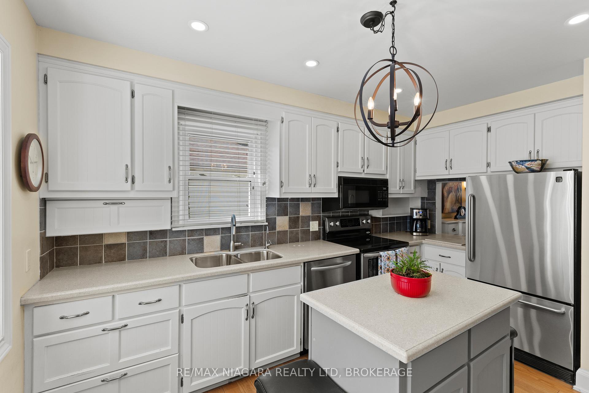 Photo 12 of 472 Geneva Street, St. Catharines, Vine/Linwell — HOMEH