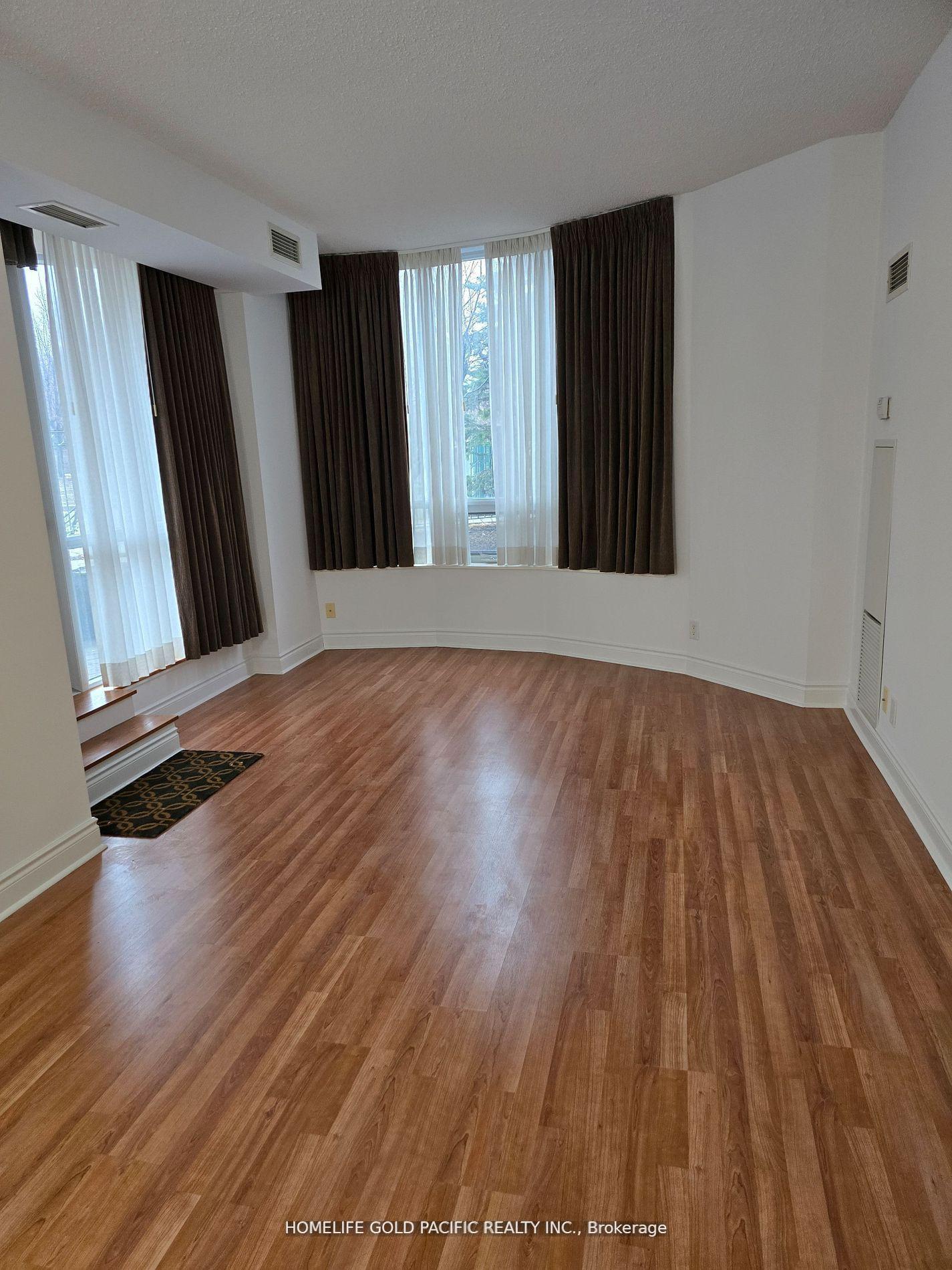 Photo 3 of Unit 117, 33 Cox Boulevard, Markham, Unionville — HOMEH