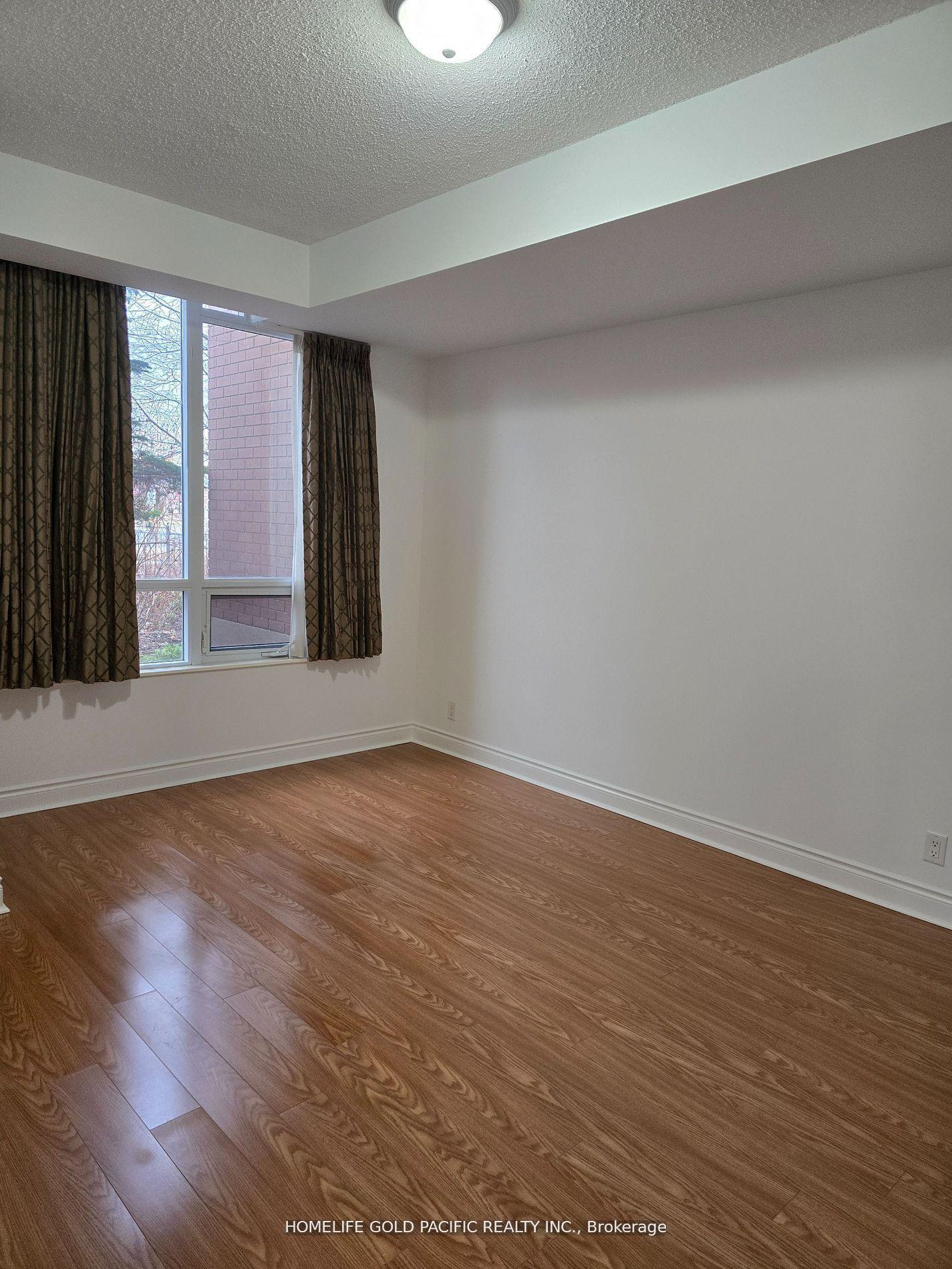 Photo 5 of Unit 117, 33 Cox Boulevard, Markham, Unionville — HOMEH
