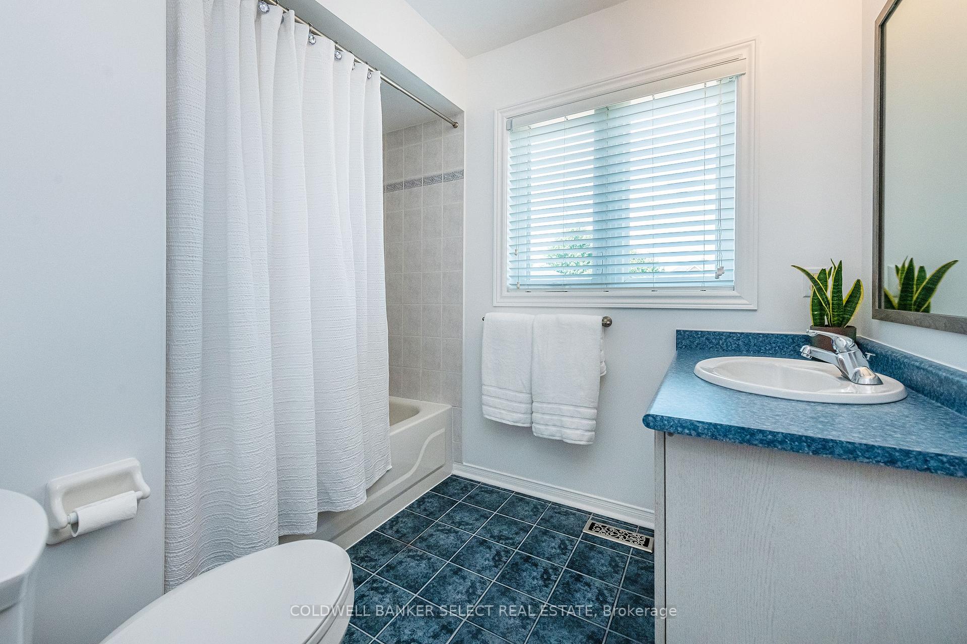 Photo 46 of 17 Saddletree Trail, Brampton, Brampton West — HOMEH
