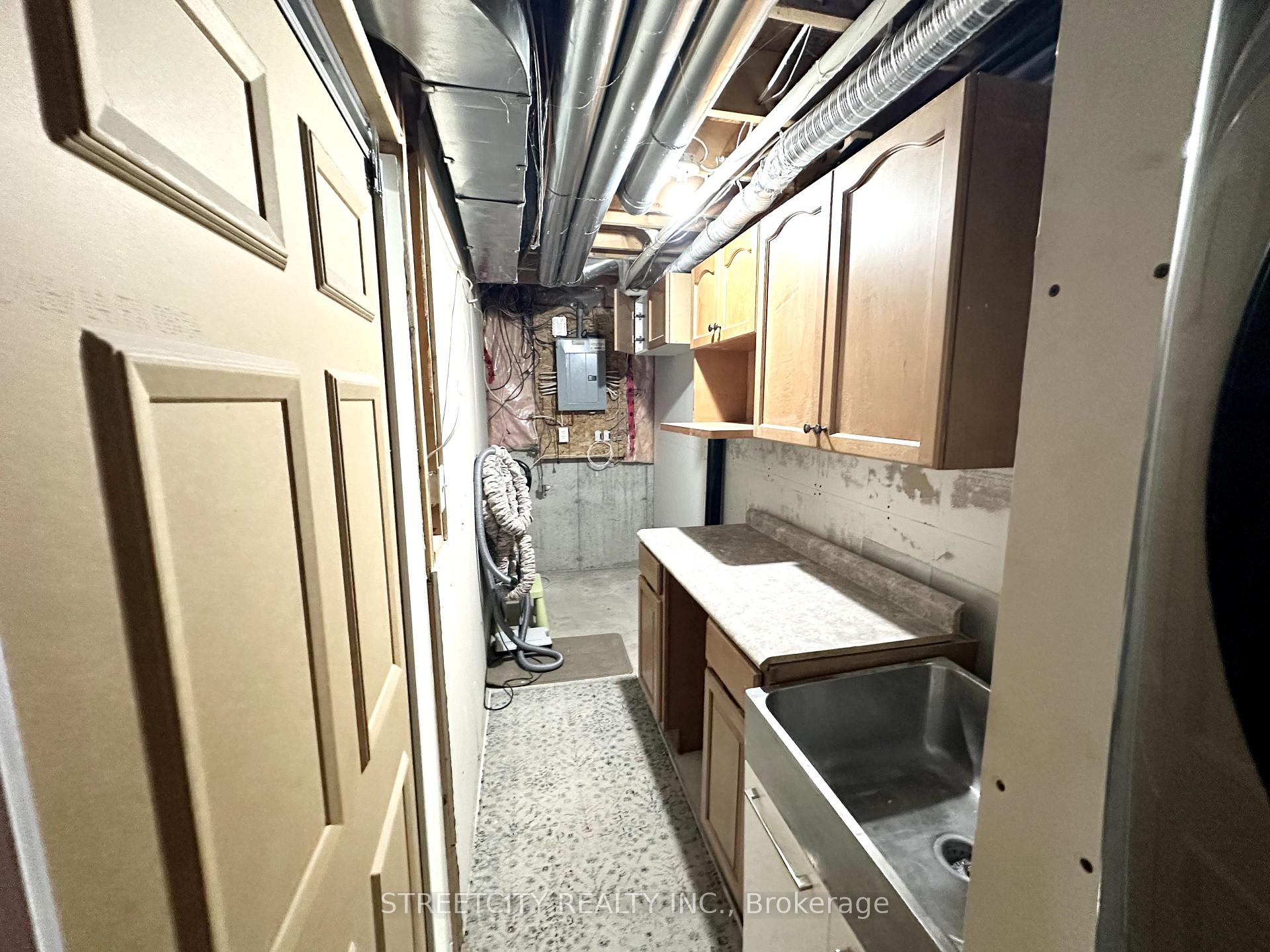 Photo 37 of 3053 Meadowgate Boulevard, London, South U — HOMEH