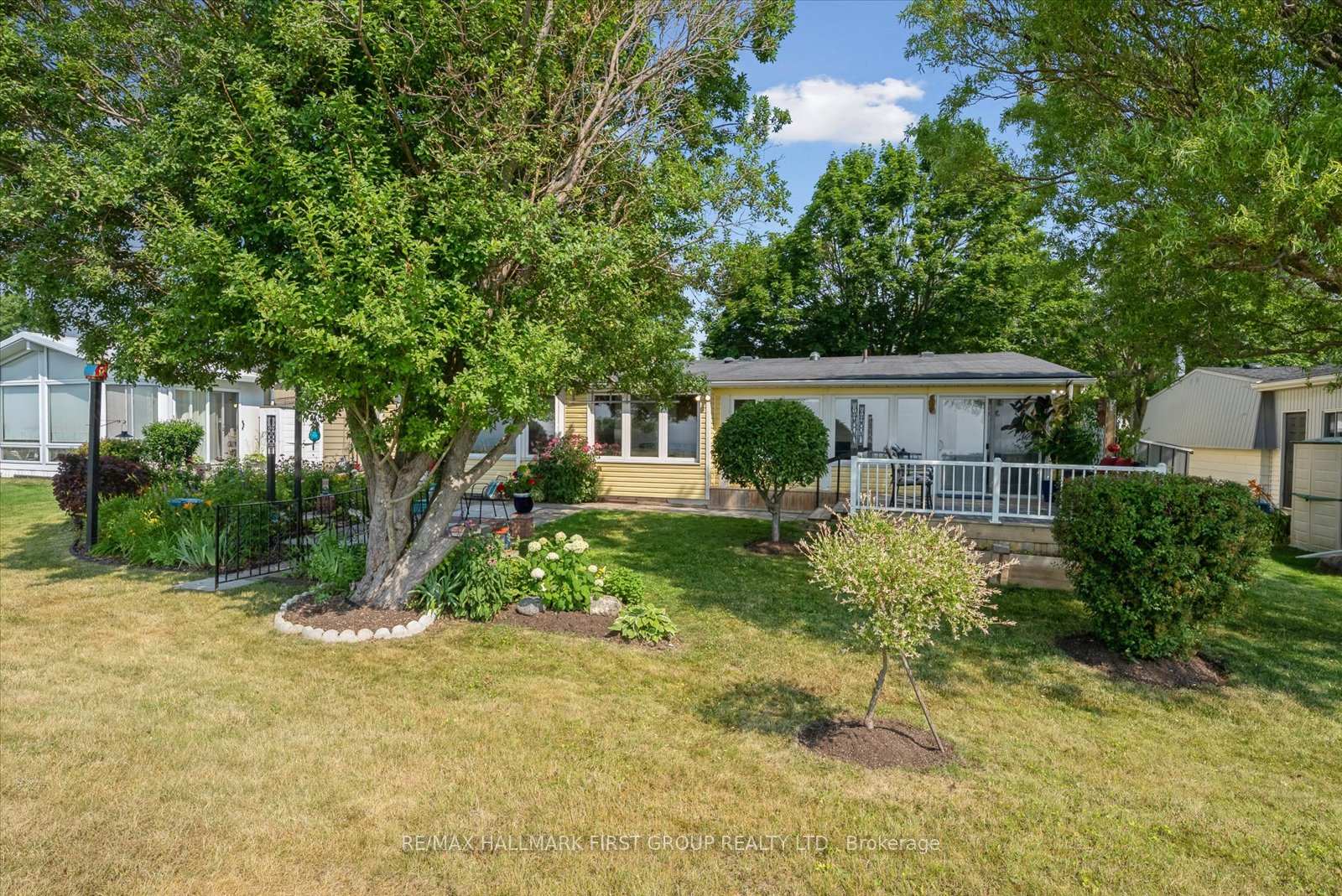 Photo 5 of 27 Wilmot Trail, Clarington, Bowmanville — HOMEH