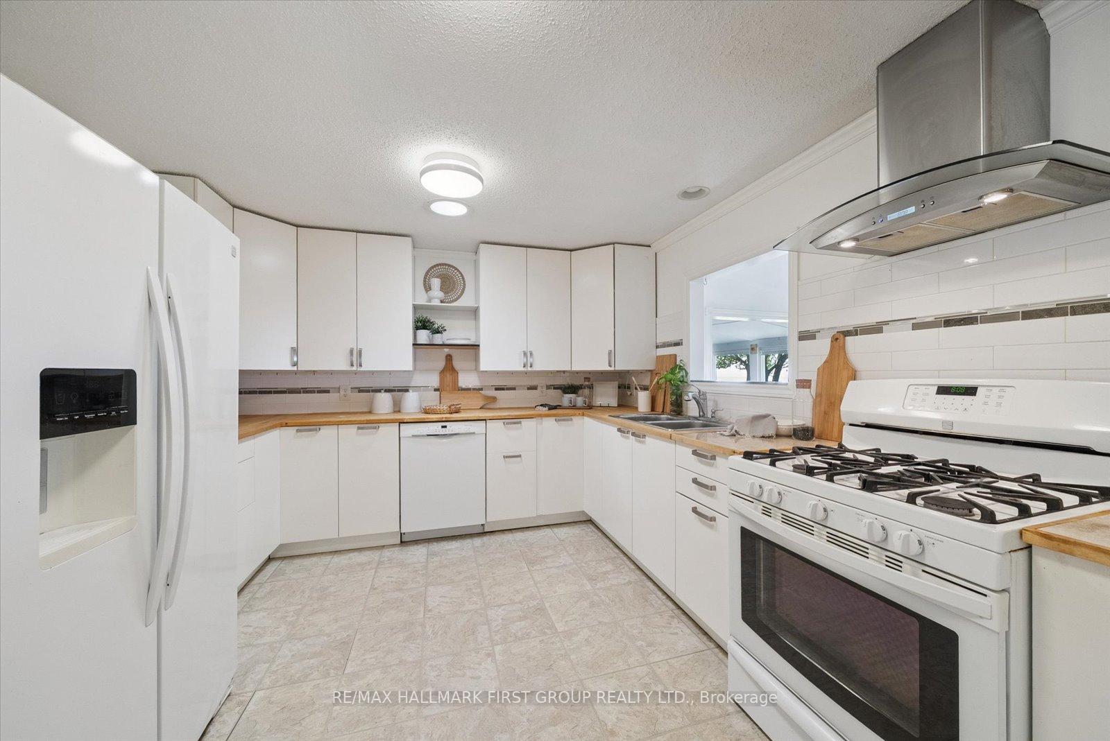 Photo 10 of 27 Wilmot Trail, Clarington, Bowmanville — HOMEH