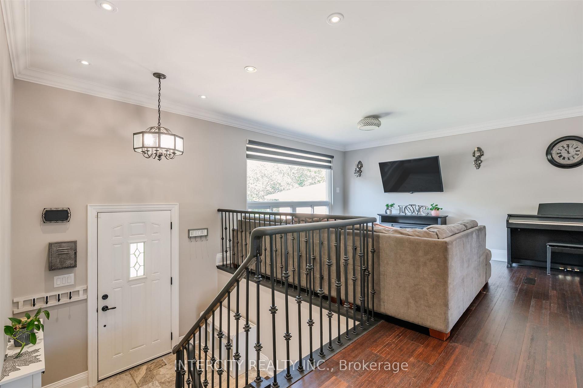 Photo 5 of 146 Connaught Crescent, Caledon, Bolton West — HOMEH