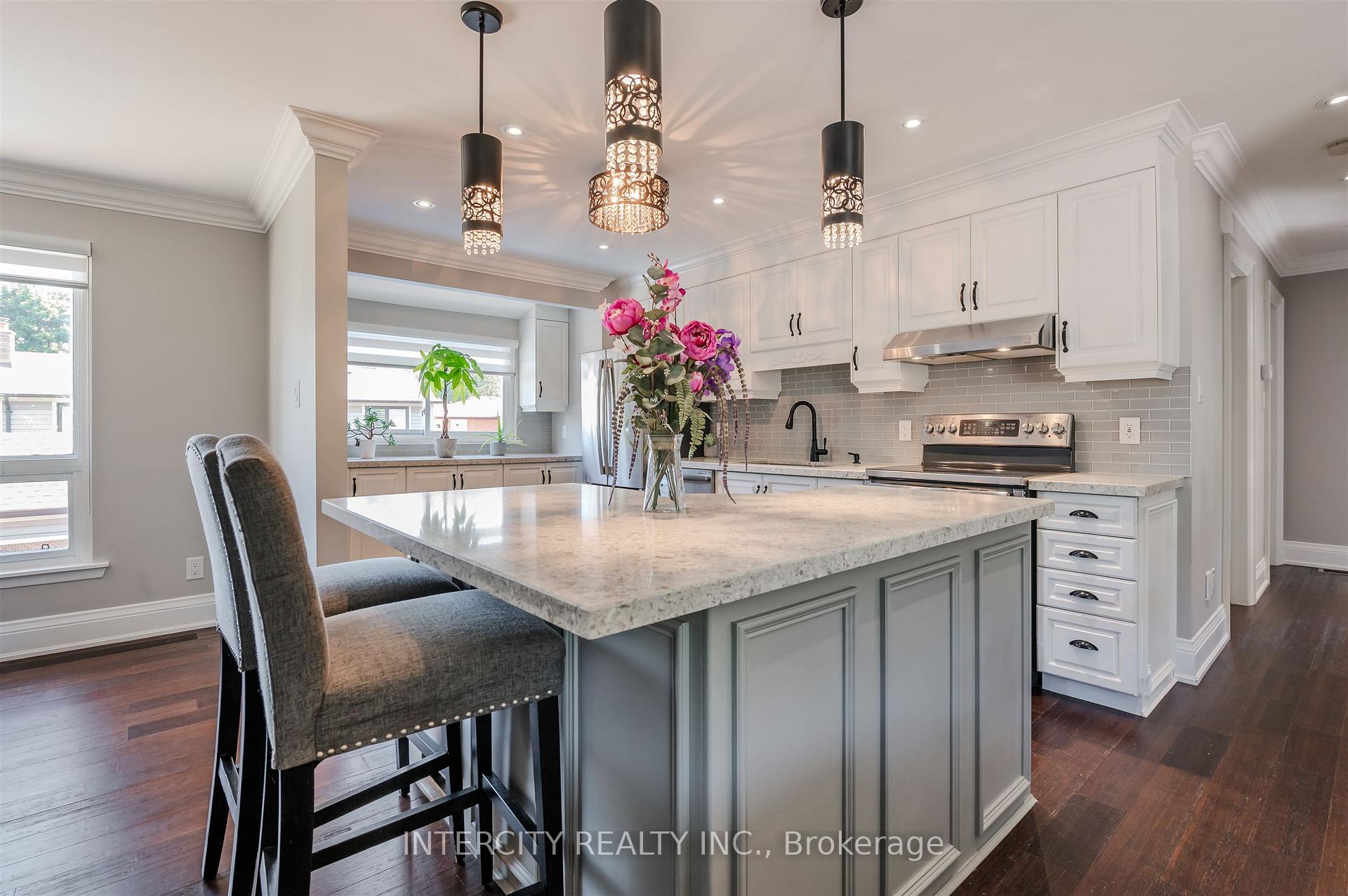 Photo 10 of 146 Connaught Crescent, Caledon, Bolton West — HOMEH