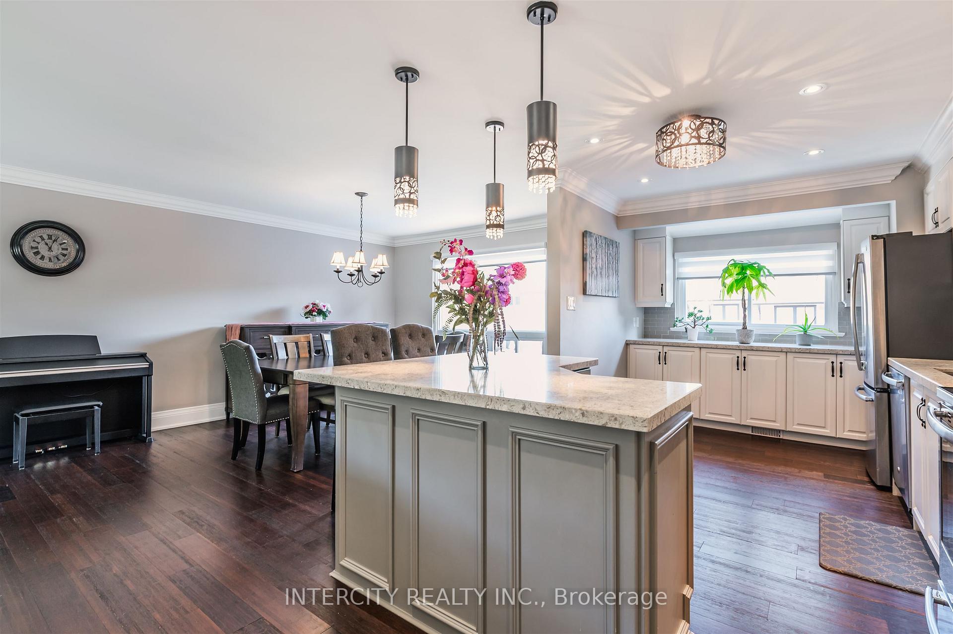 Photo 12 of 146 Connaught Crescent, Caledon, Bolton West — HOMEH