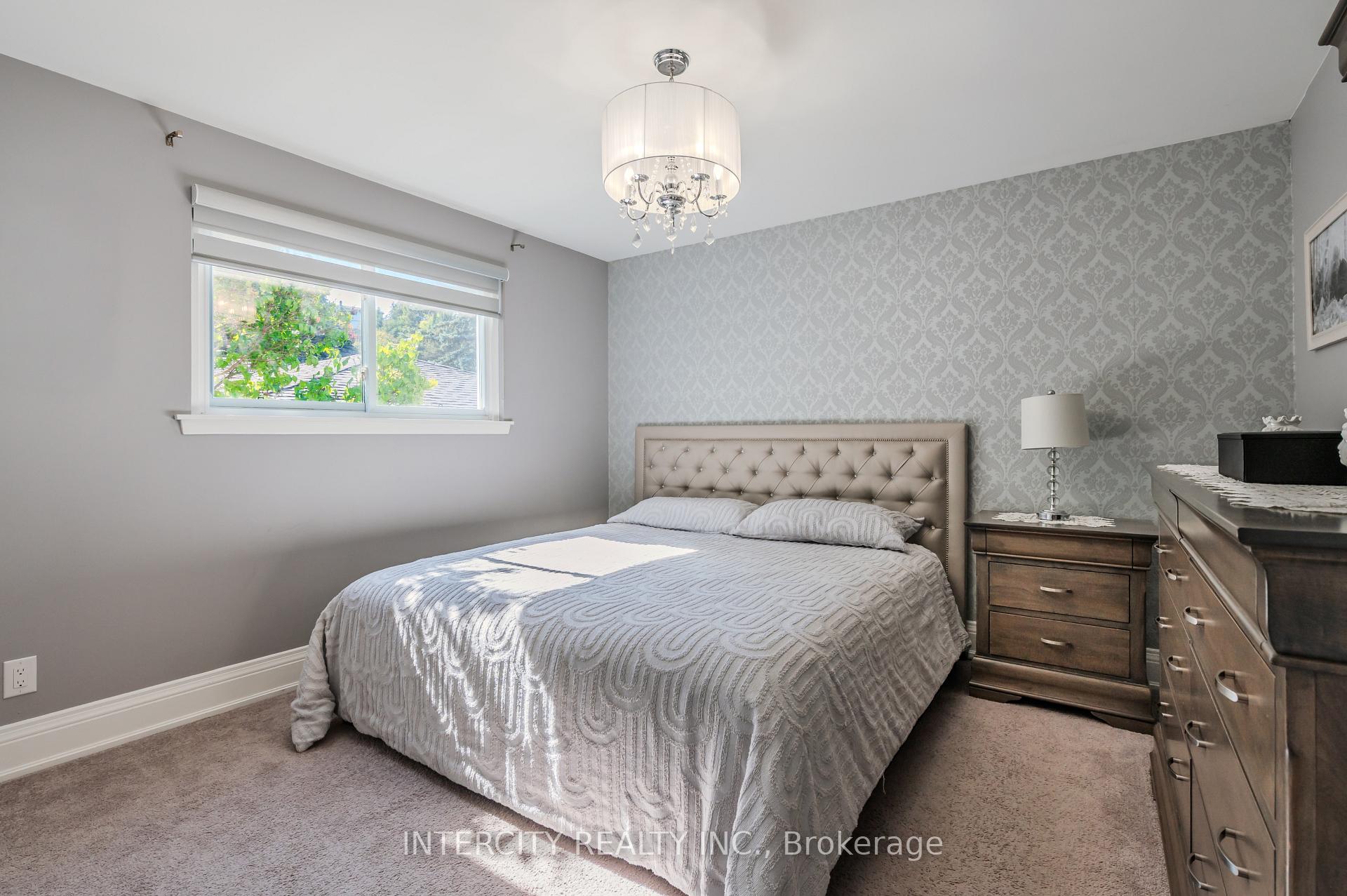 Photo 16 of 146 Connaught Crescent, Caledon, Bolton West — HOMEH