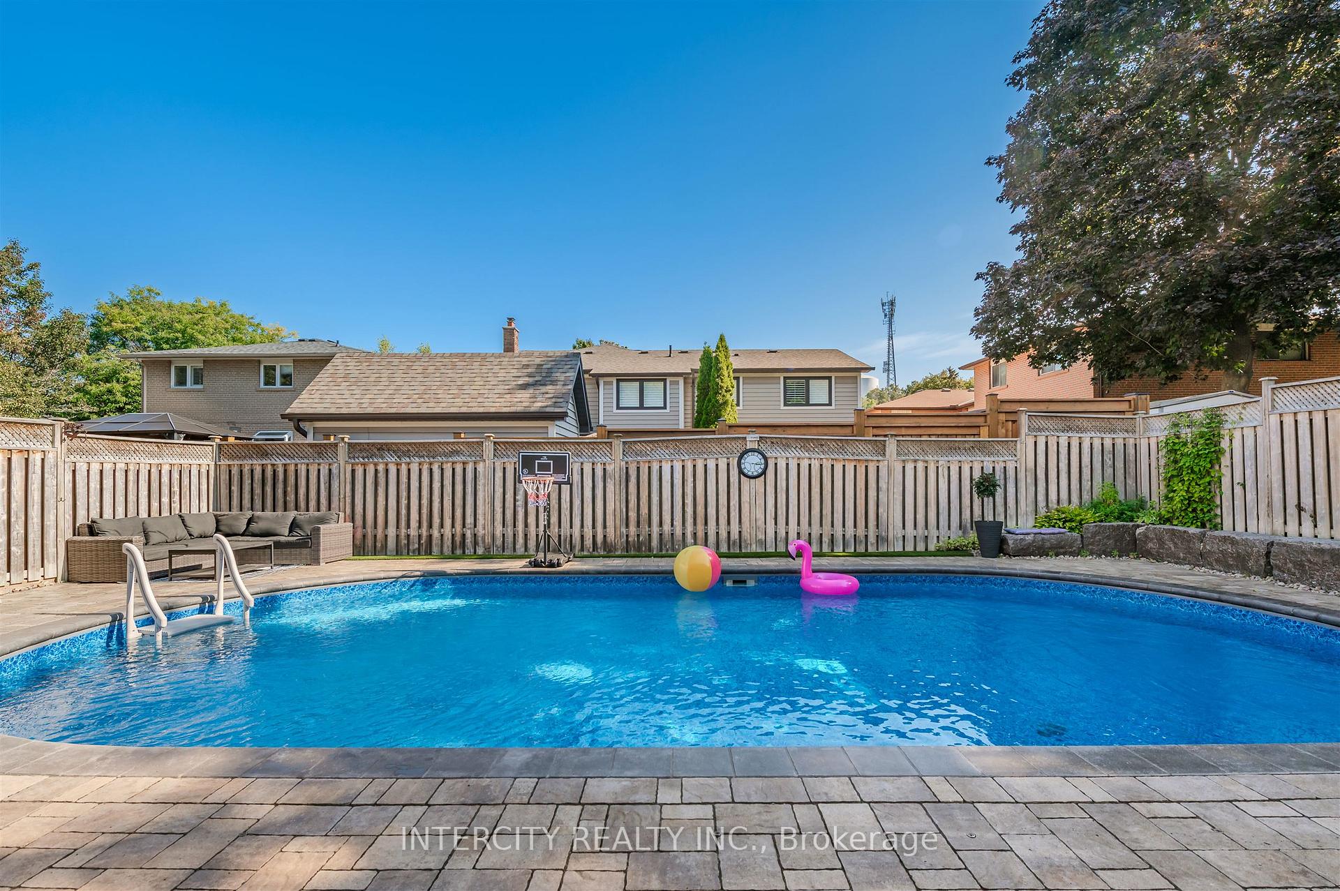 Photo 56 of 146 Connaught Crescent, Caledon, Bolton West — HOMEH