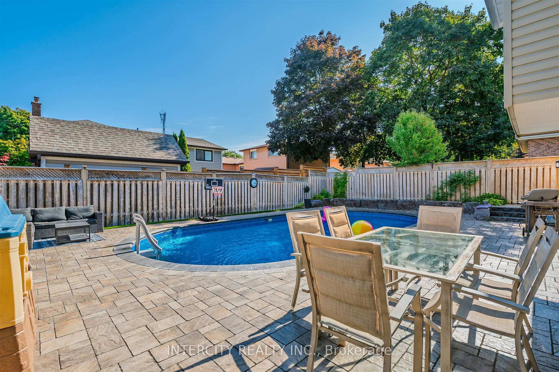 Photo 58 of 146 Connaught Crescent, Caledon, Bolton West — HOMEH