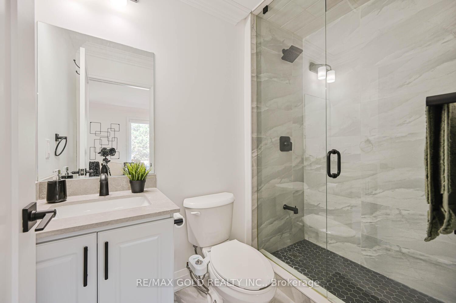 Photo 36 of 4 Silverstream Road, Brampton, Heart Lake West — HOMEH