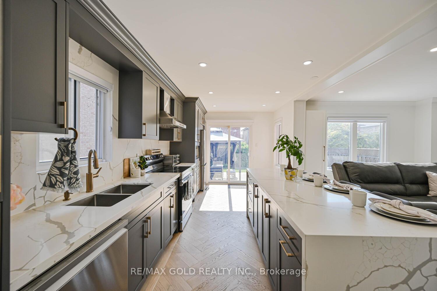Photo 5 of 4 Silverstream Road, Brampton, Heart Lake West — HOMEH